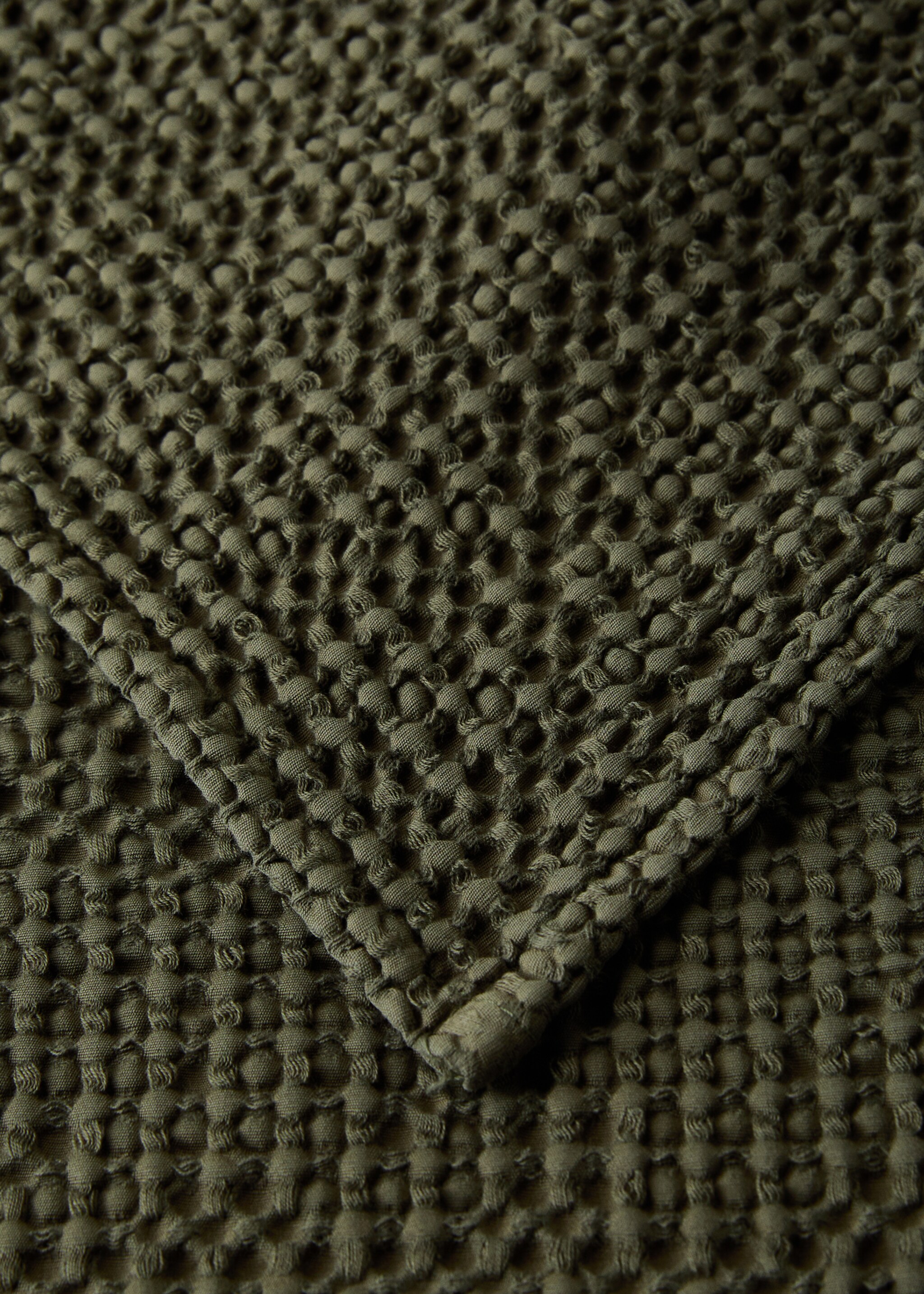 Couvre-lit coton garment-dyed gaufré lit 180/200 cm - Détail de l'article 1, Vert moyen. Ref: 17041534-00.