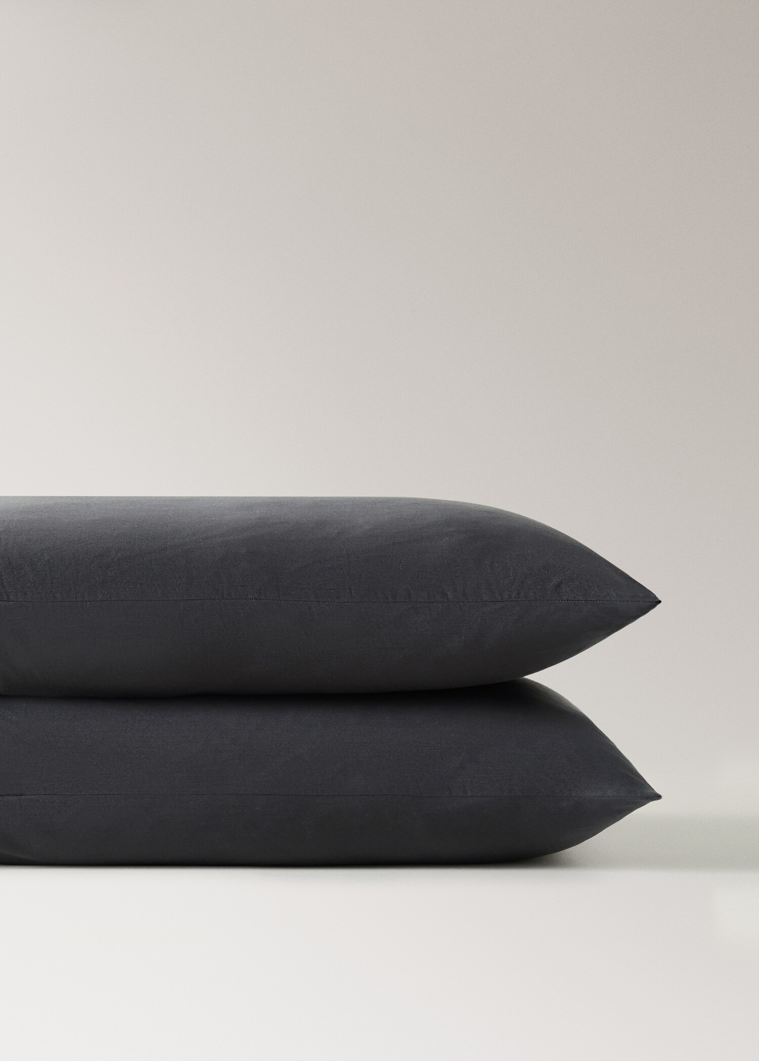 Two washed satin cotton pillowcases with double stitching 50x75 cm - Details of the article 1