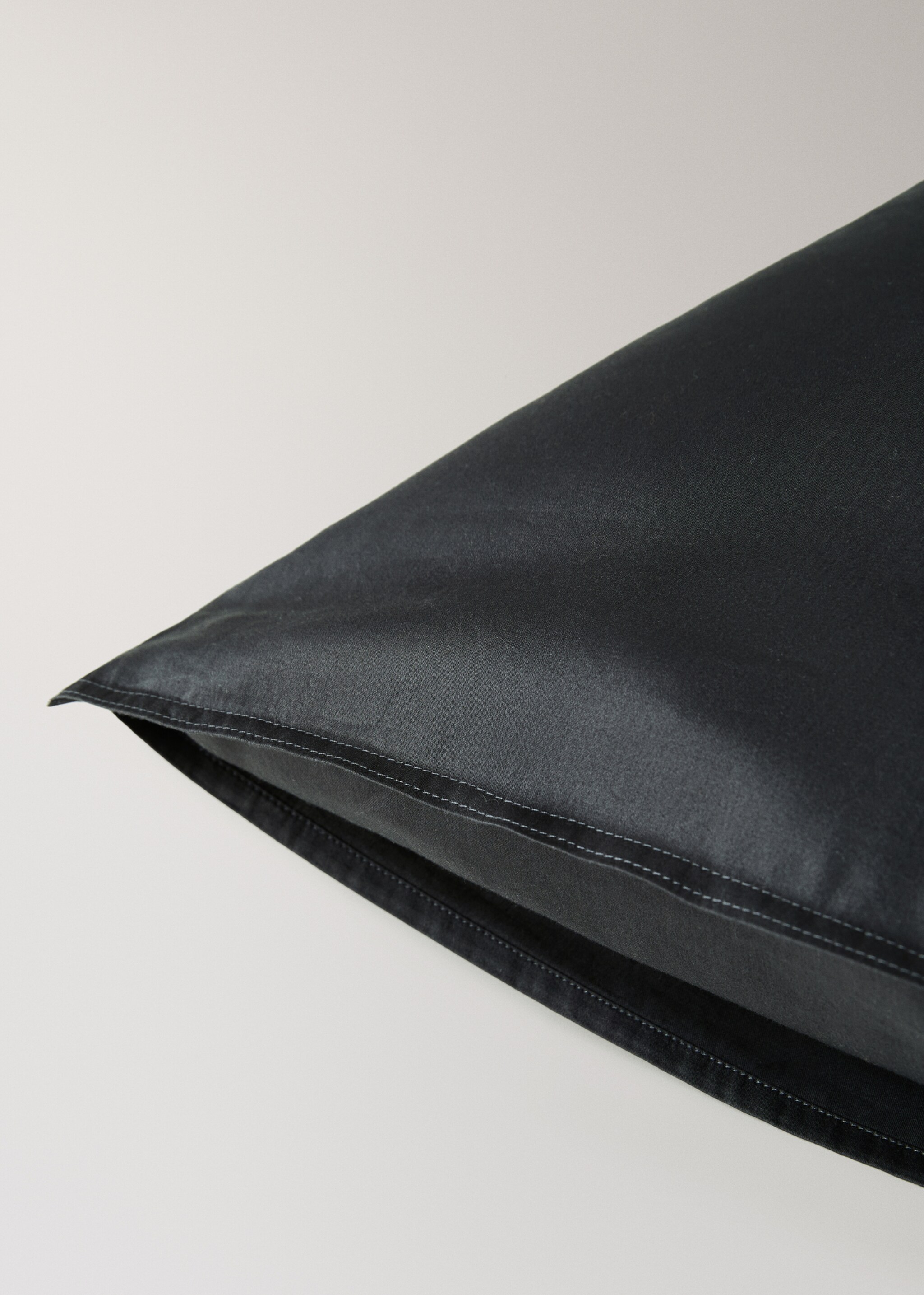Two washed satin cotton pillowcases with double stitching 50x75 cm - Details of the article 3, Charcoal. Ref: 17041535-00.