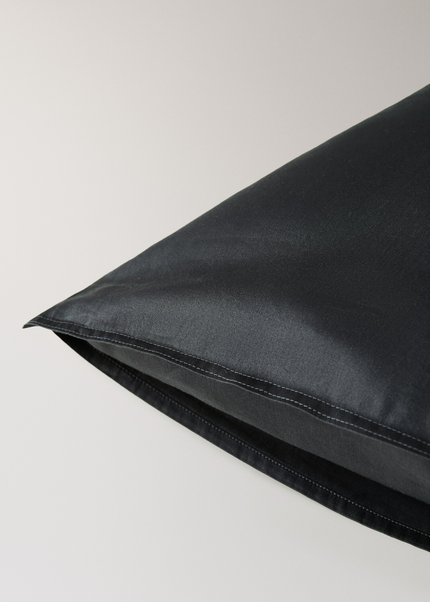 Two washed satin cotton pillowcases with double stitching 50x75 cm - Details of the article 3