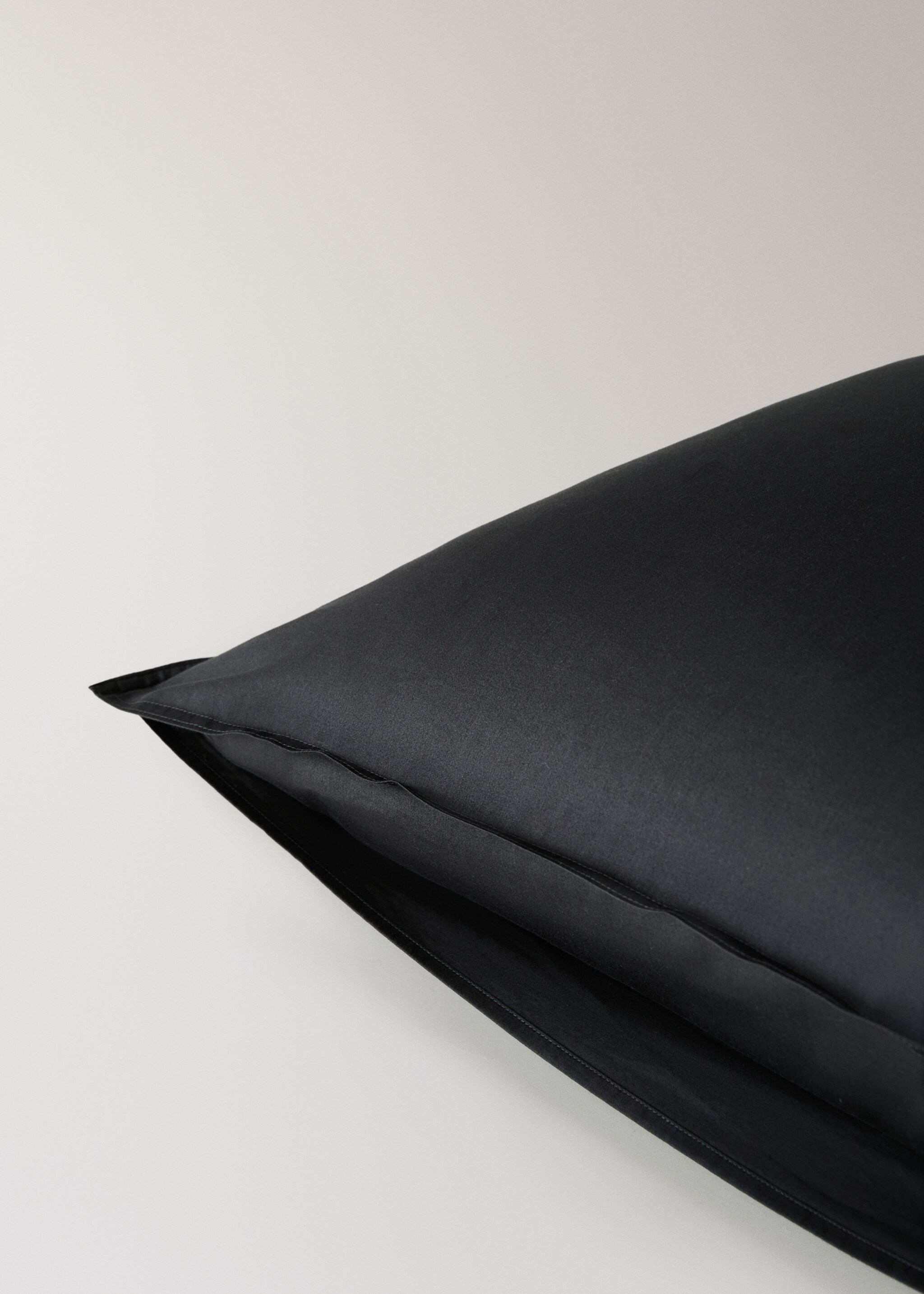 Two washed cotton satin pillowcases with double stitching 60x60 cm - Details of the article 3, Charcoal. Ref: 17041536-00.