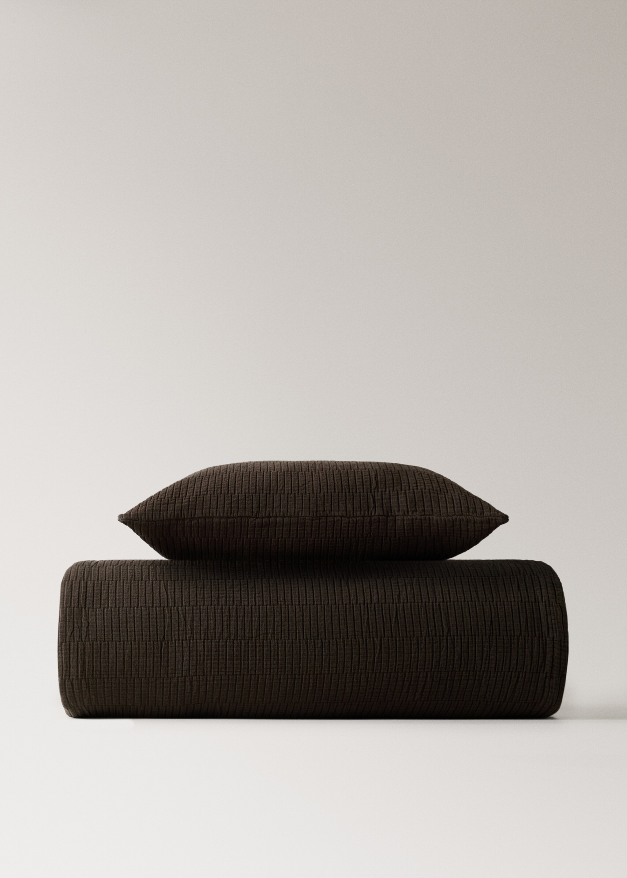 Garment dyed bedspread hems Bed 180/200 cm - Details of the article 3, Brown. Ref: 17041539-00.