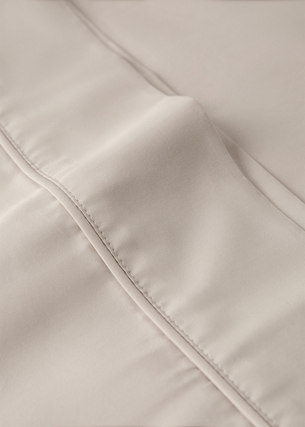 500-thread count cotton percale pillowcase with rounded piping detail 45x110 cm