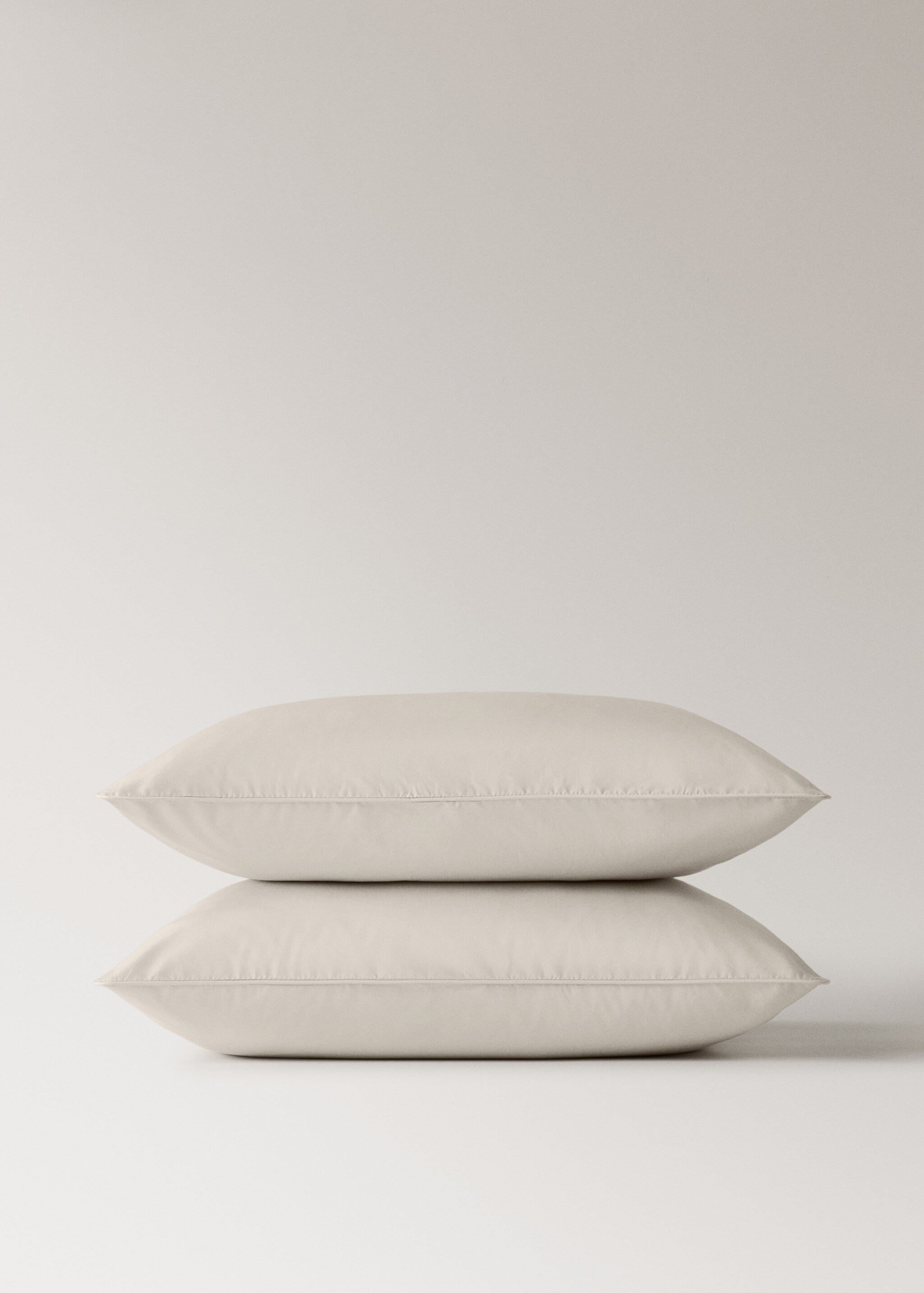 Two 500-thread count cotton percale pillowcases with rounded piping detail 60x60 cm - Details of the article 1, Beige. Ref: 17041542-00.