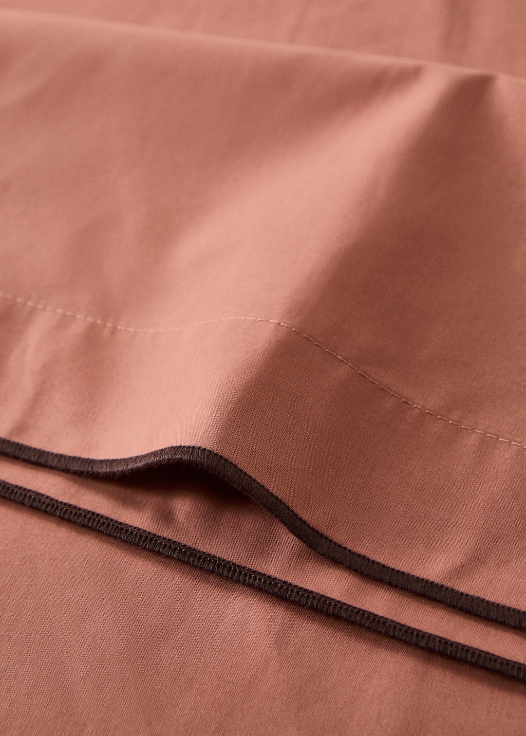 Cotton percale pillowcase with overlock stitching 45x110 cm