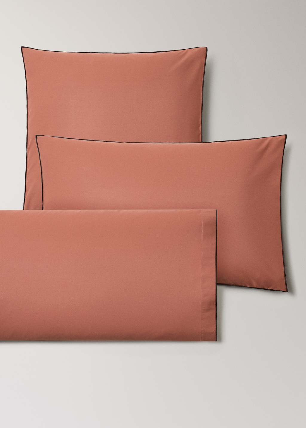 Cotton percale pillowcase with overlock stitching 45x110 cm