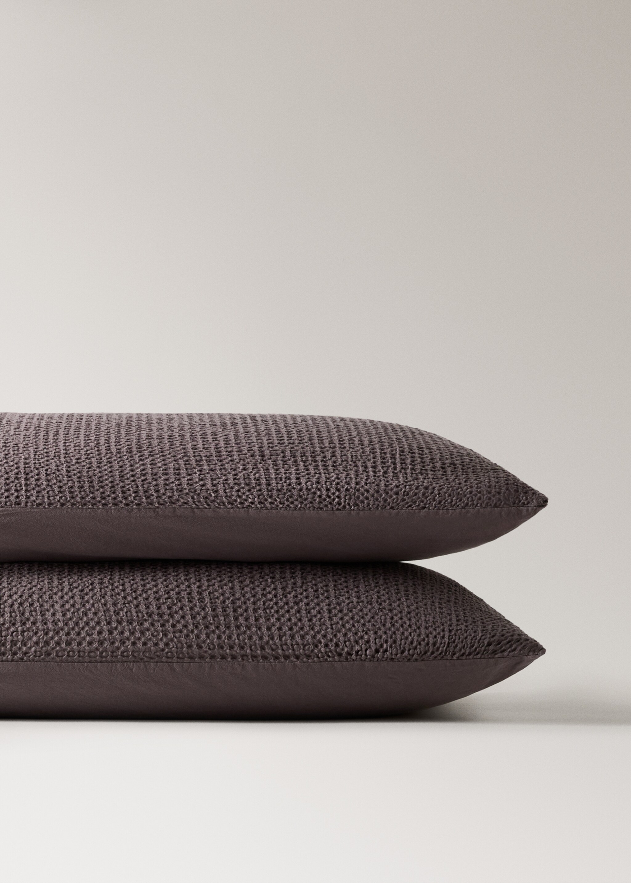 Dva povlaky na polštáře z bavlněného perkálu s vaflovou texturou 50x75 cm - Detail zboží 1, Ostružina. Ref: 17041547-00.