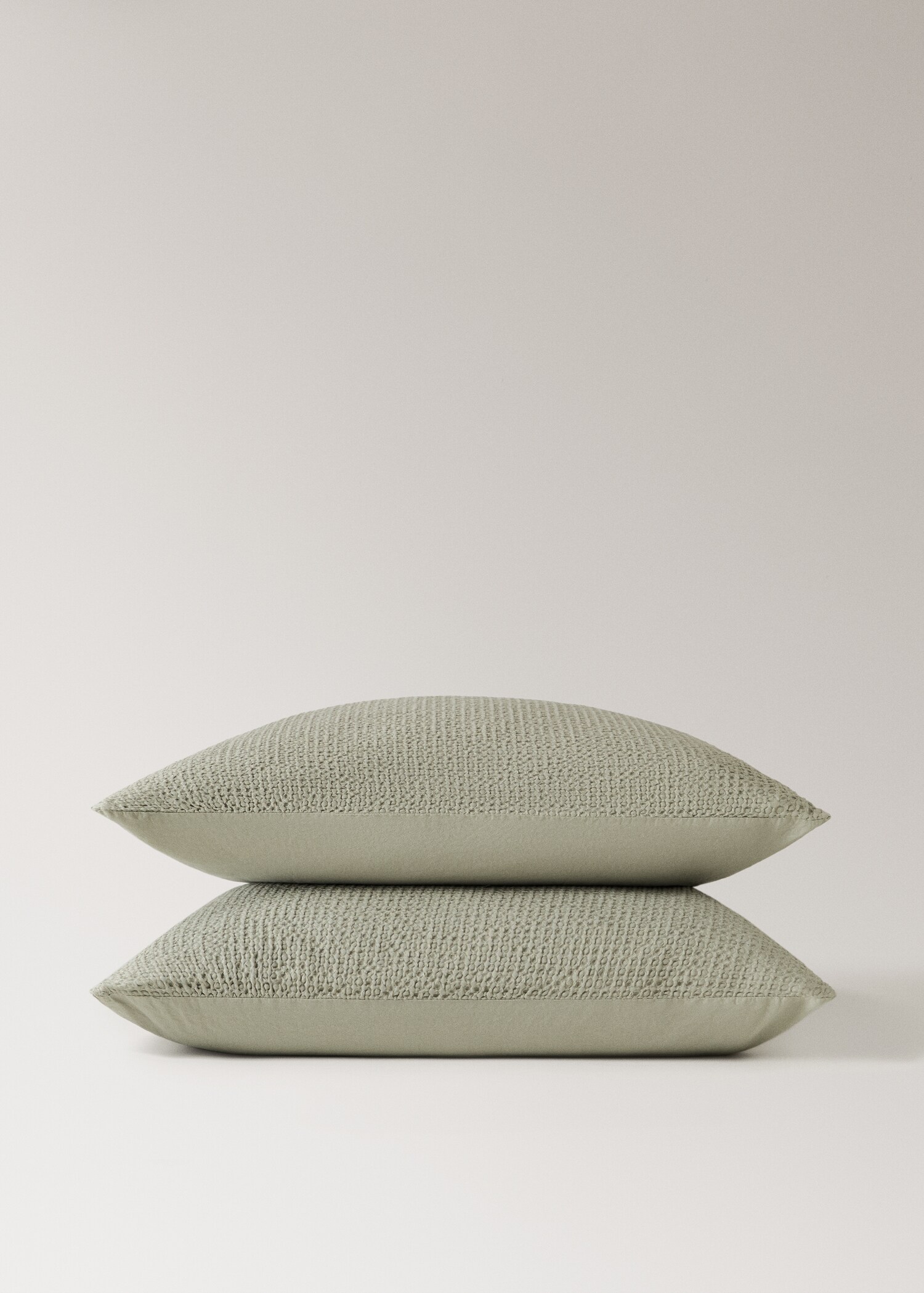 Two cotton waffle percale pillowcases 60x60 cm - Details of the article 1