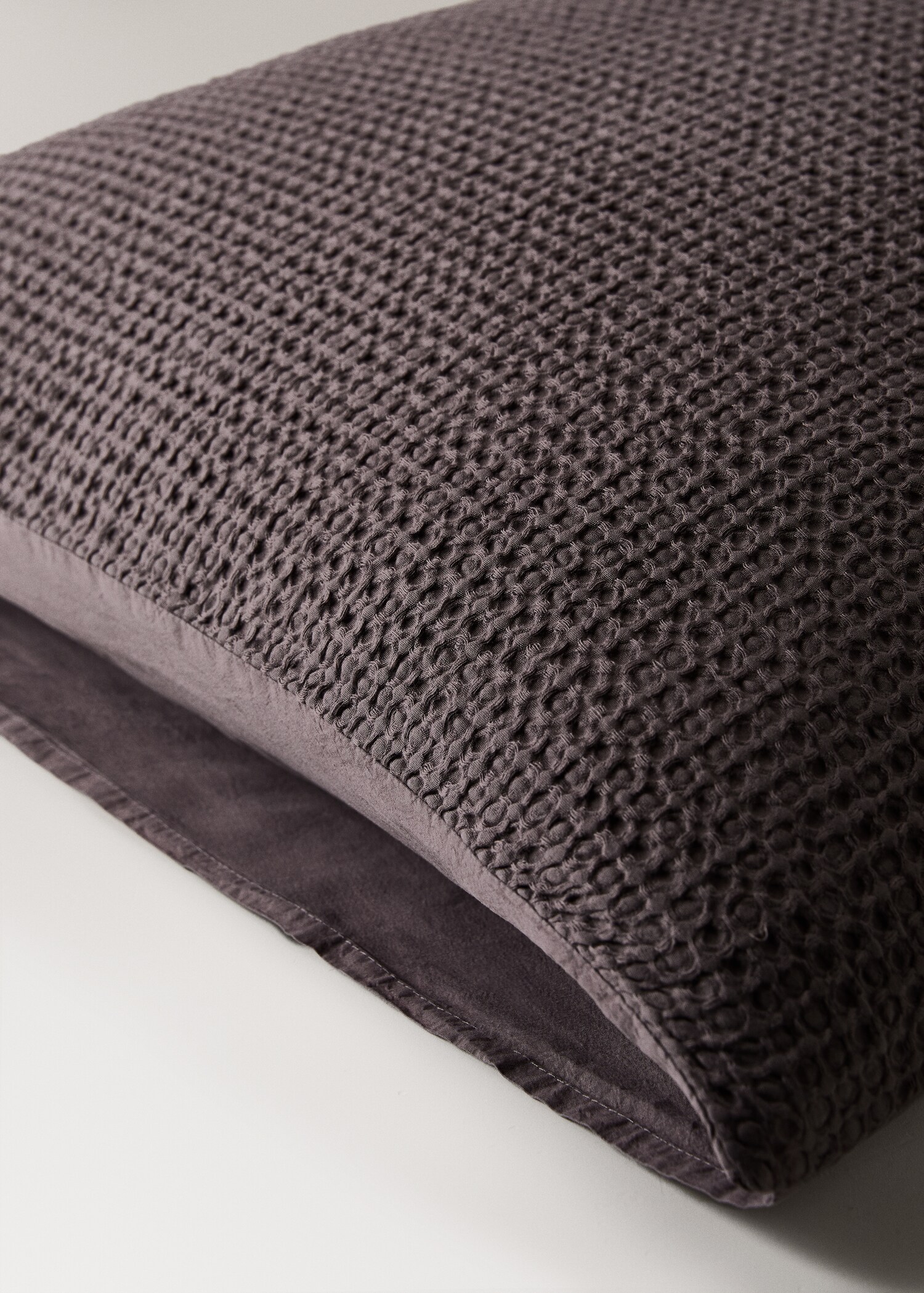 Two cotton waffle percale pillowcases 60x60 cm - Details of the article 2