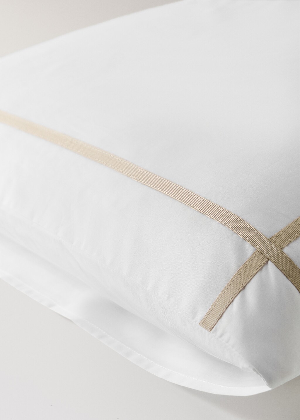 Two 200-thread count percale cotton pillowcases 60x60 cm