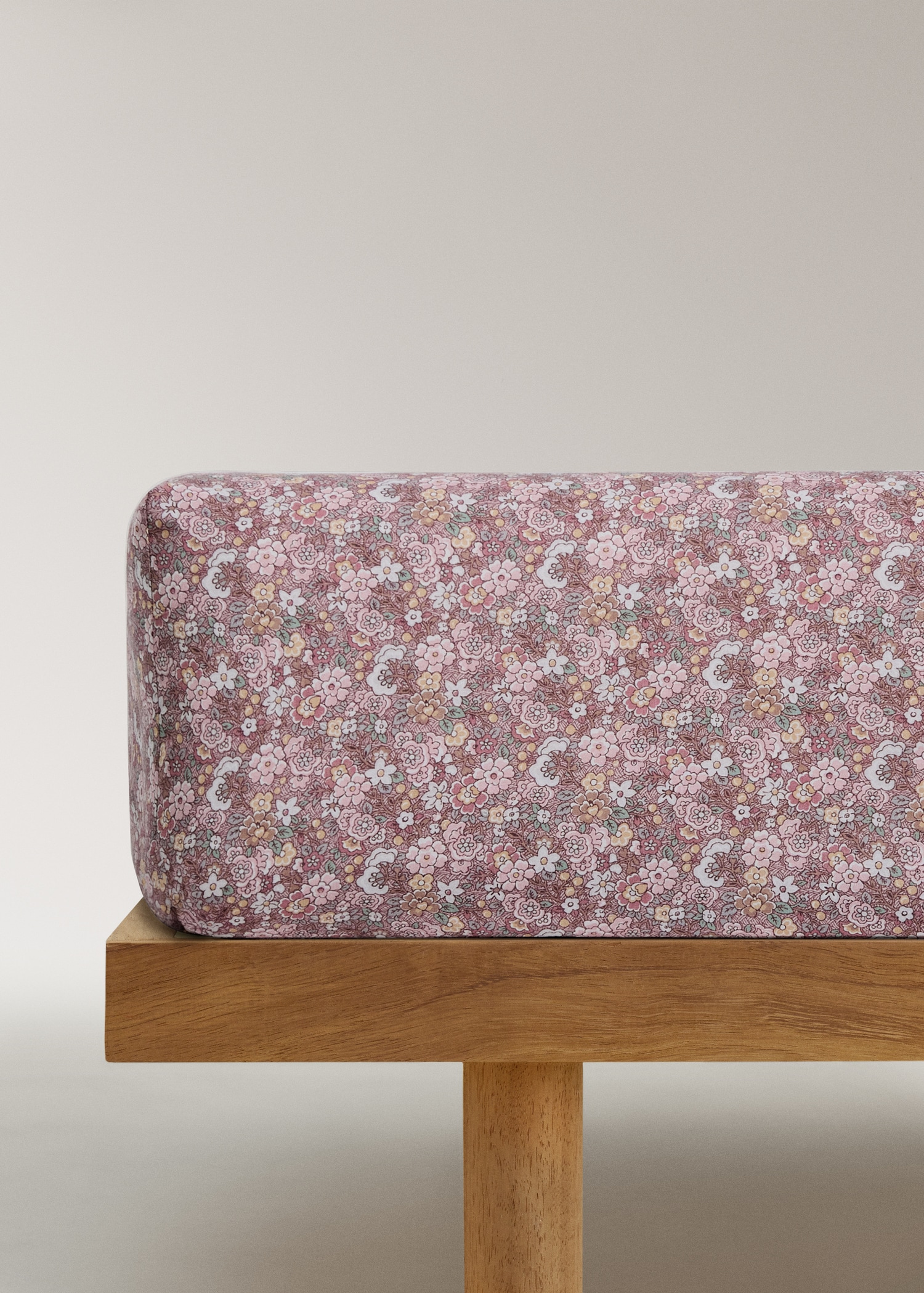 Children's fitted sheet in cotton percale with small floral print for a 90 cm bed - Article without model