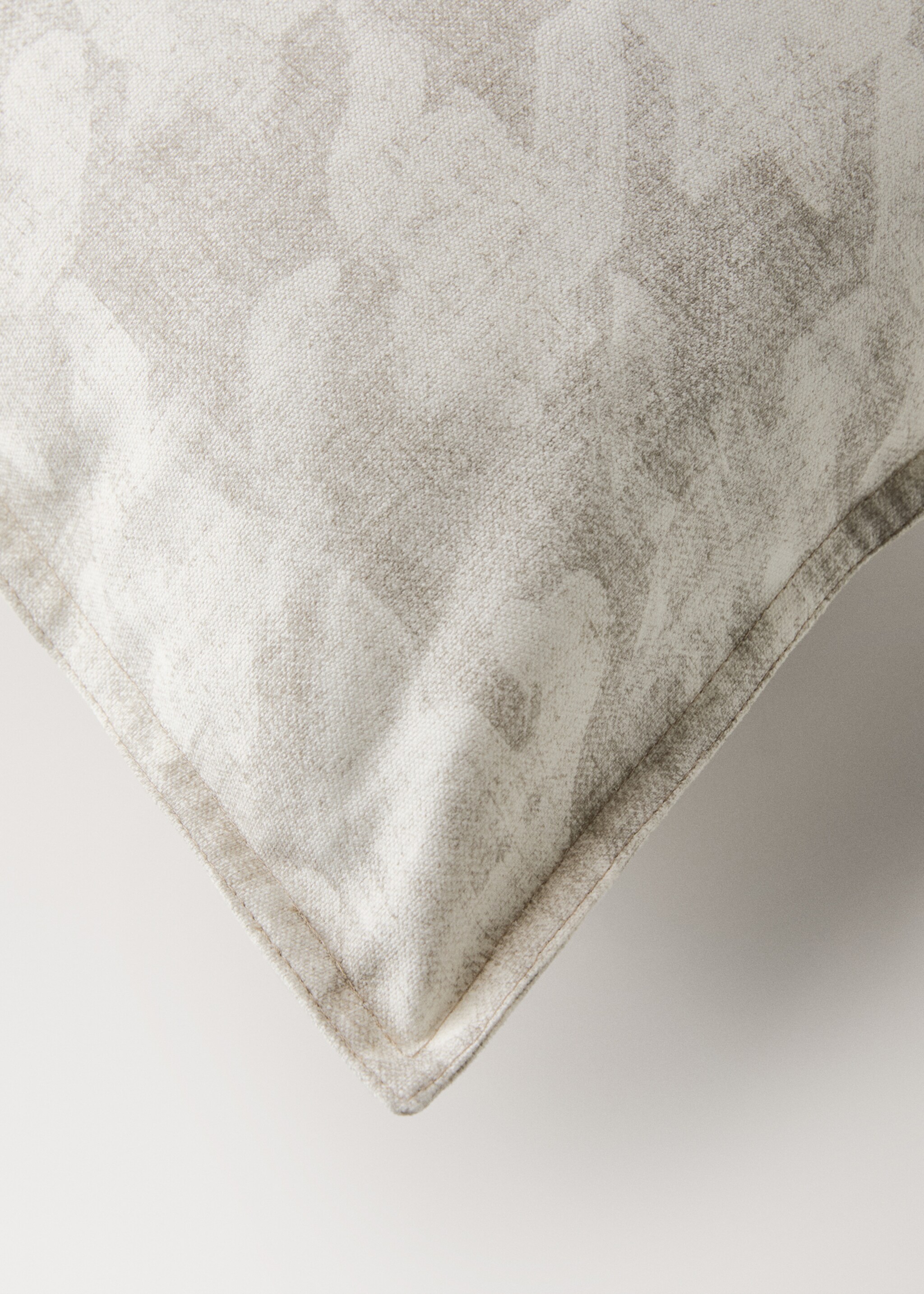 Houndstooth-print cushion cover - Details of the article 4, Light/Pastel Brown. Ref: 17041584-00.