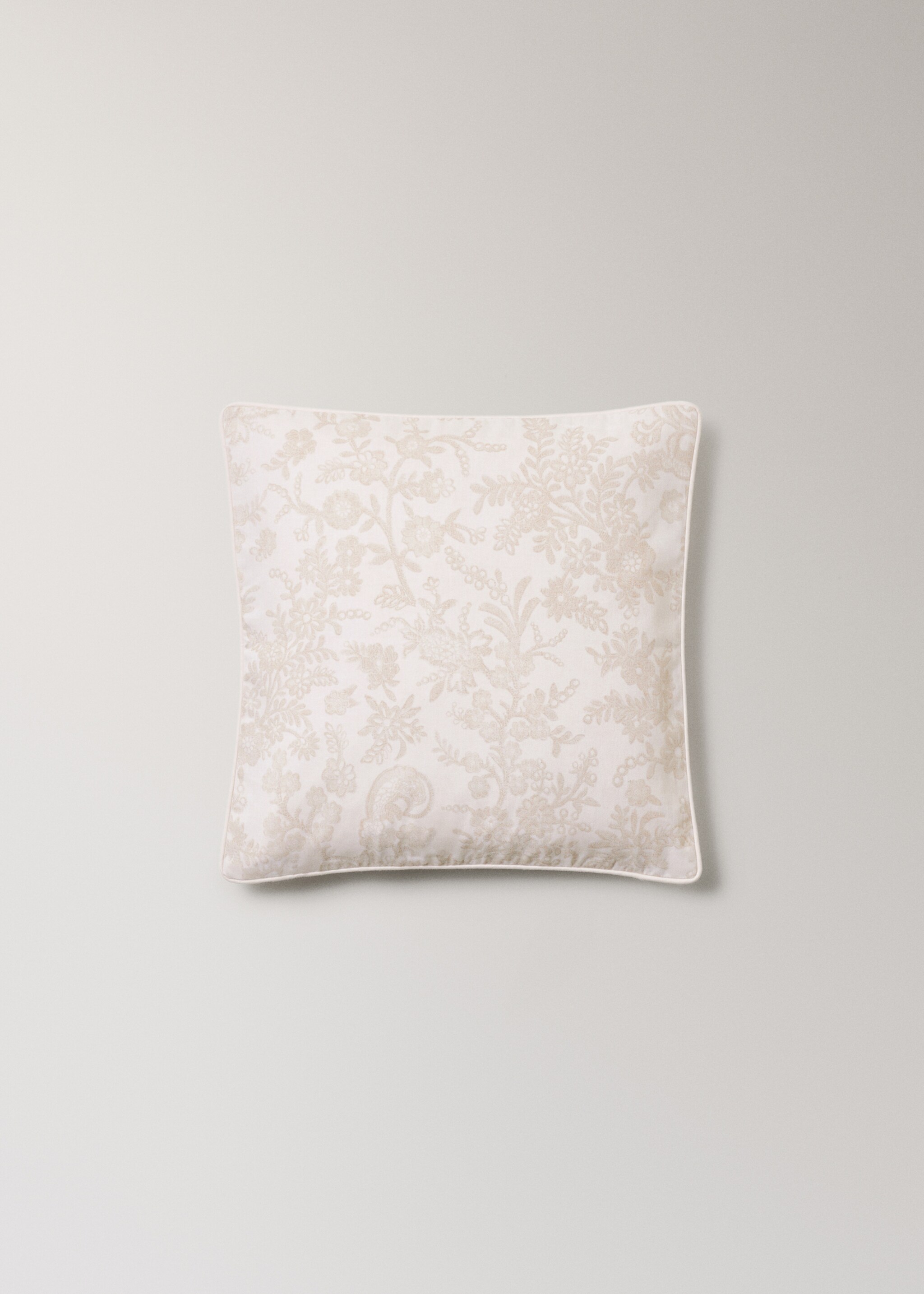 Pamučna jastučnica s cvjetnim printom 45 x 45 cm - Artikl bez modela, Boja vanilije. Ref: 17041586-00.