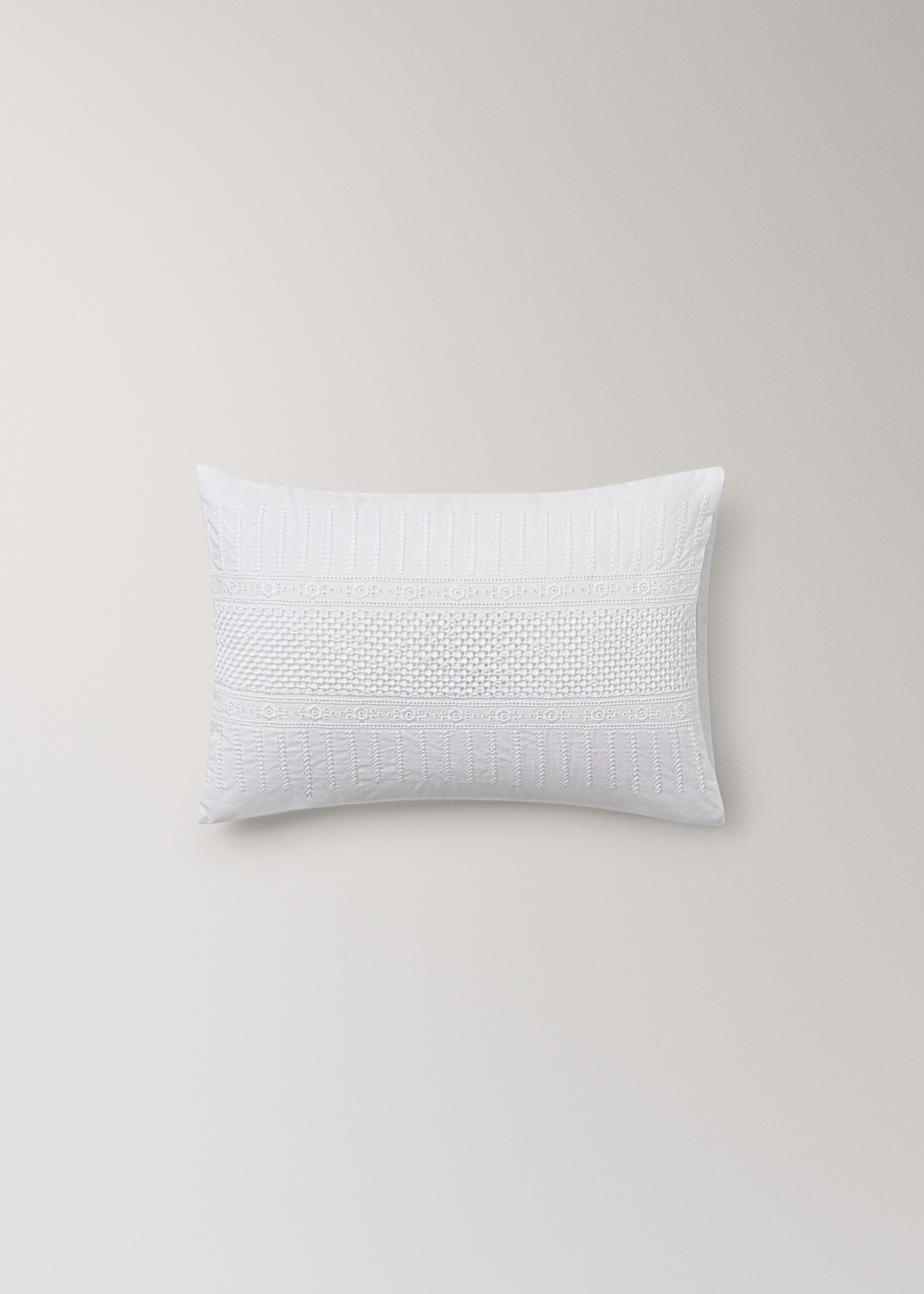 Housse de coussin enfant en coton avec broderies 20x30 cm - Article sans modèle, Blanc. Ref: 17041587-00.