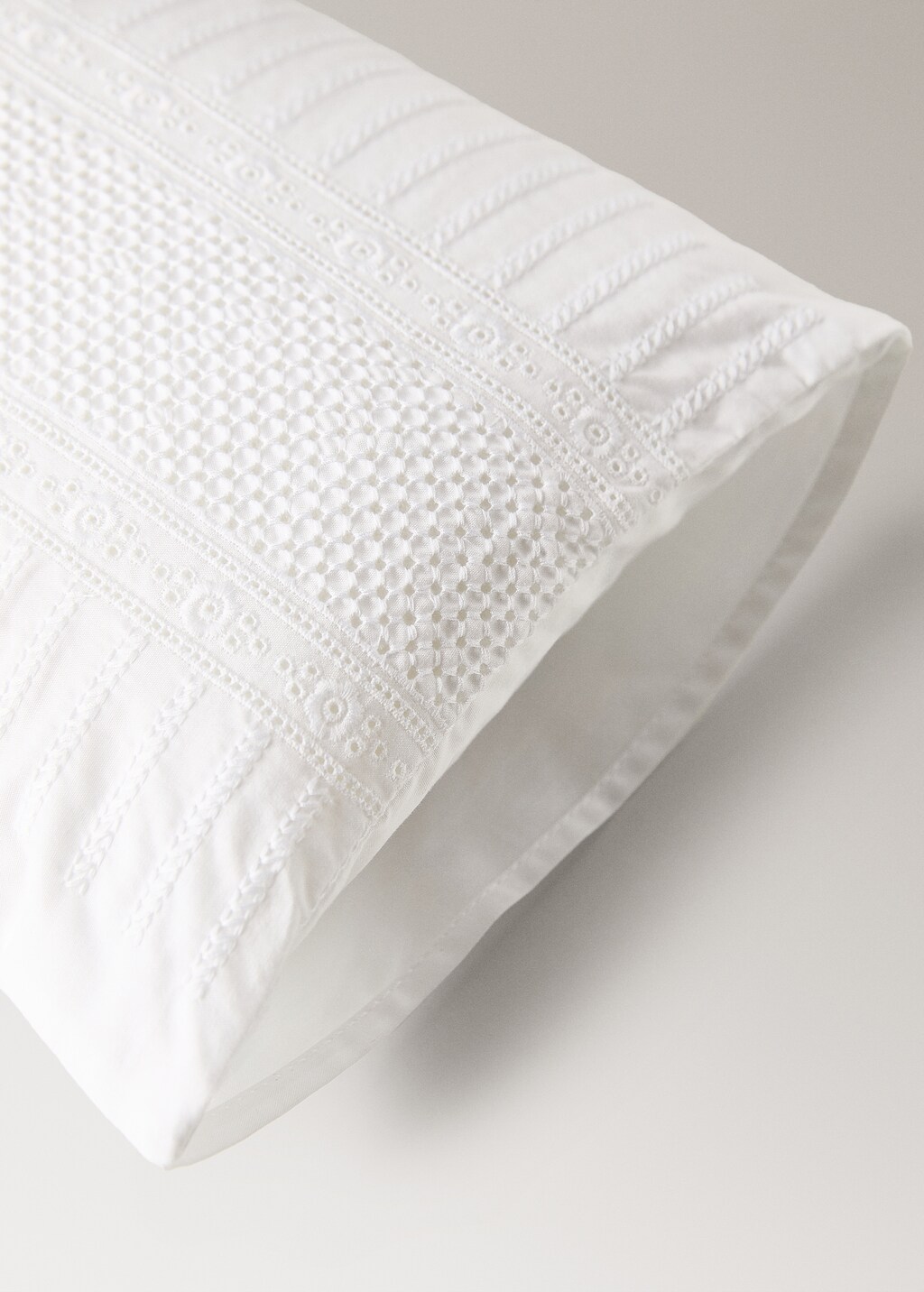 Children's cotton cushion cover with embroidered details 20x30 cm