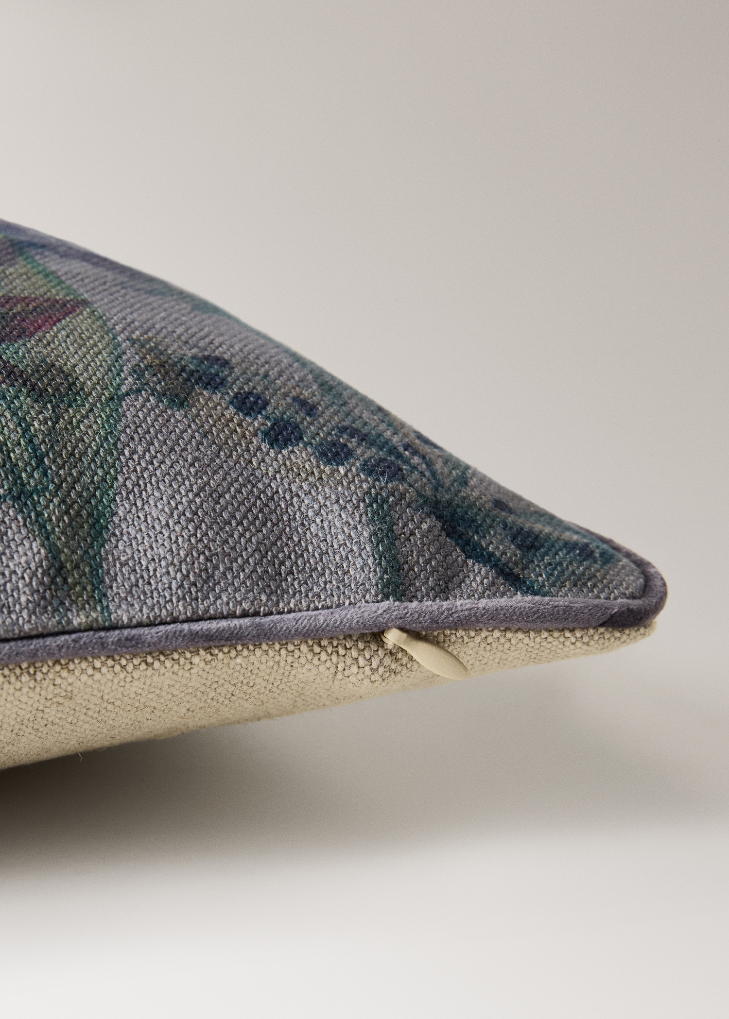 Linen floral-print cushion cover 30x50 cm - Details of the article 2