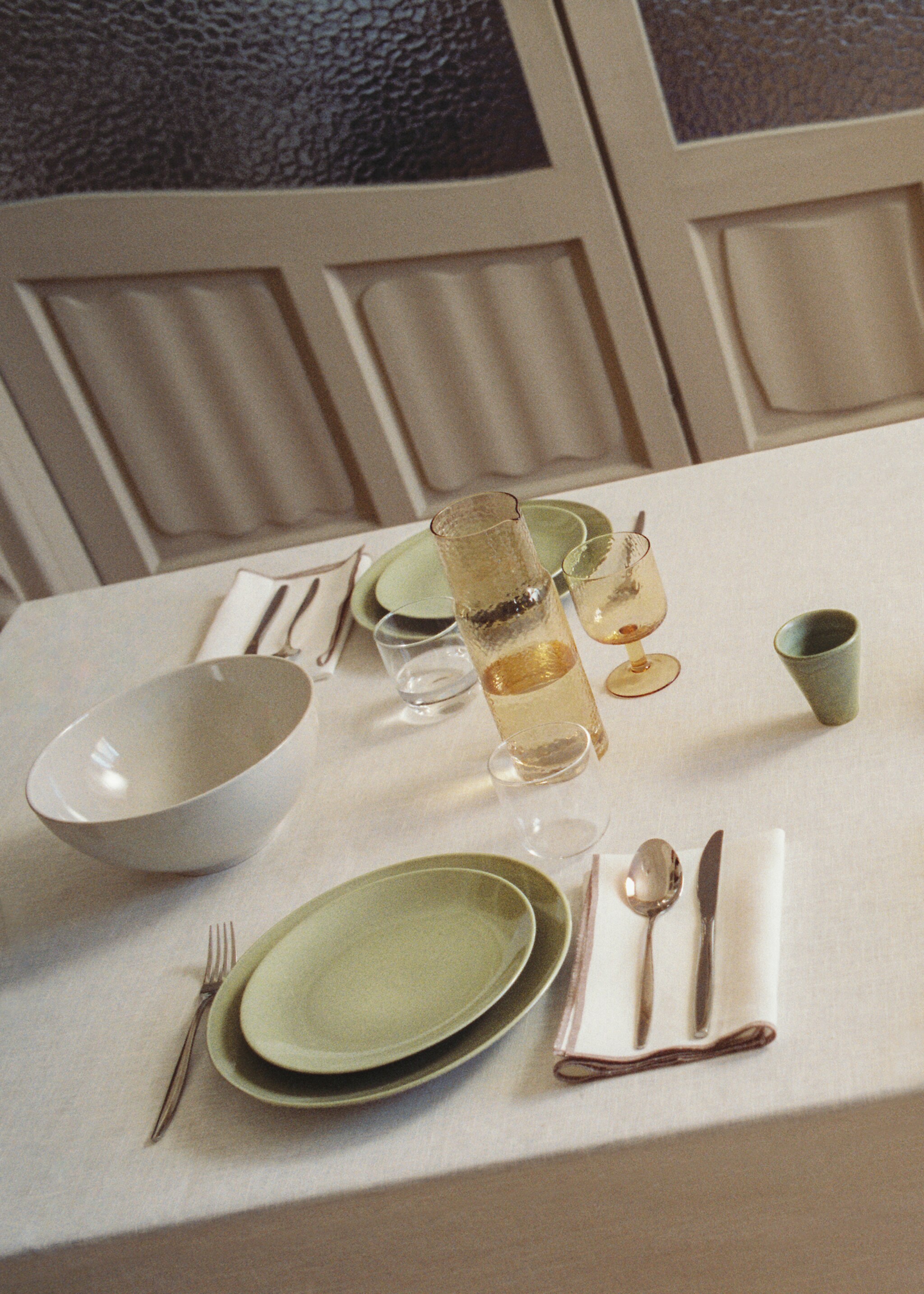 Stoneware dinner plate with spots - Details of the article 6, Green. Ref: 17042037-00.