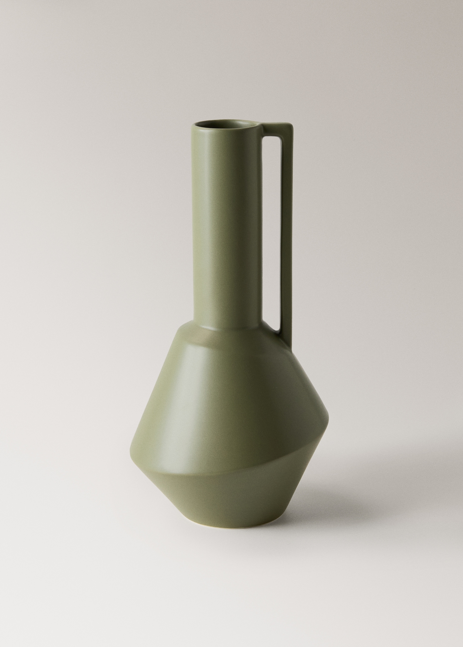 Earthenware vase with handle - Article without model