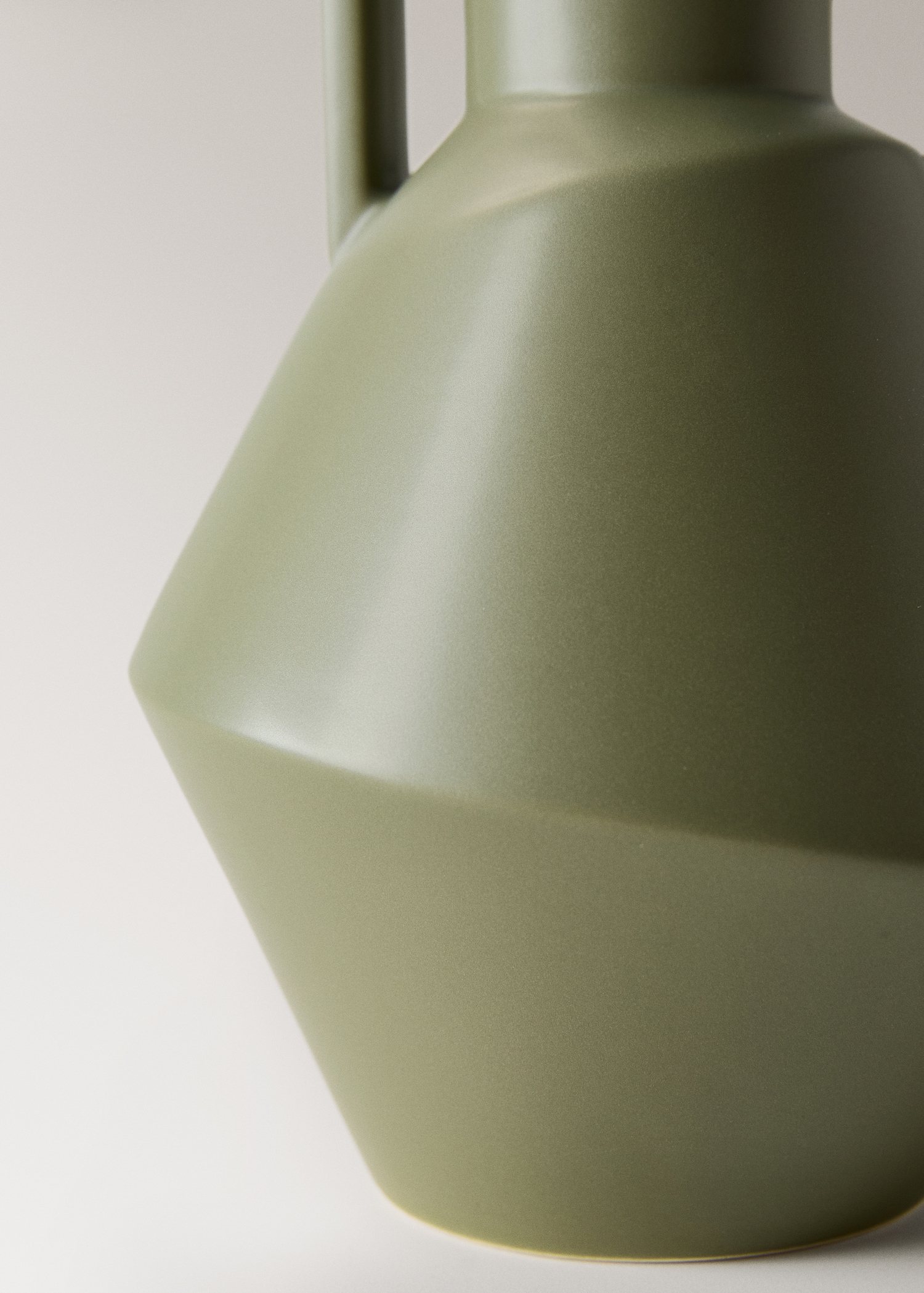 Earthenware vase with handle - Details of the article 1