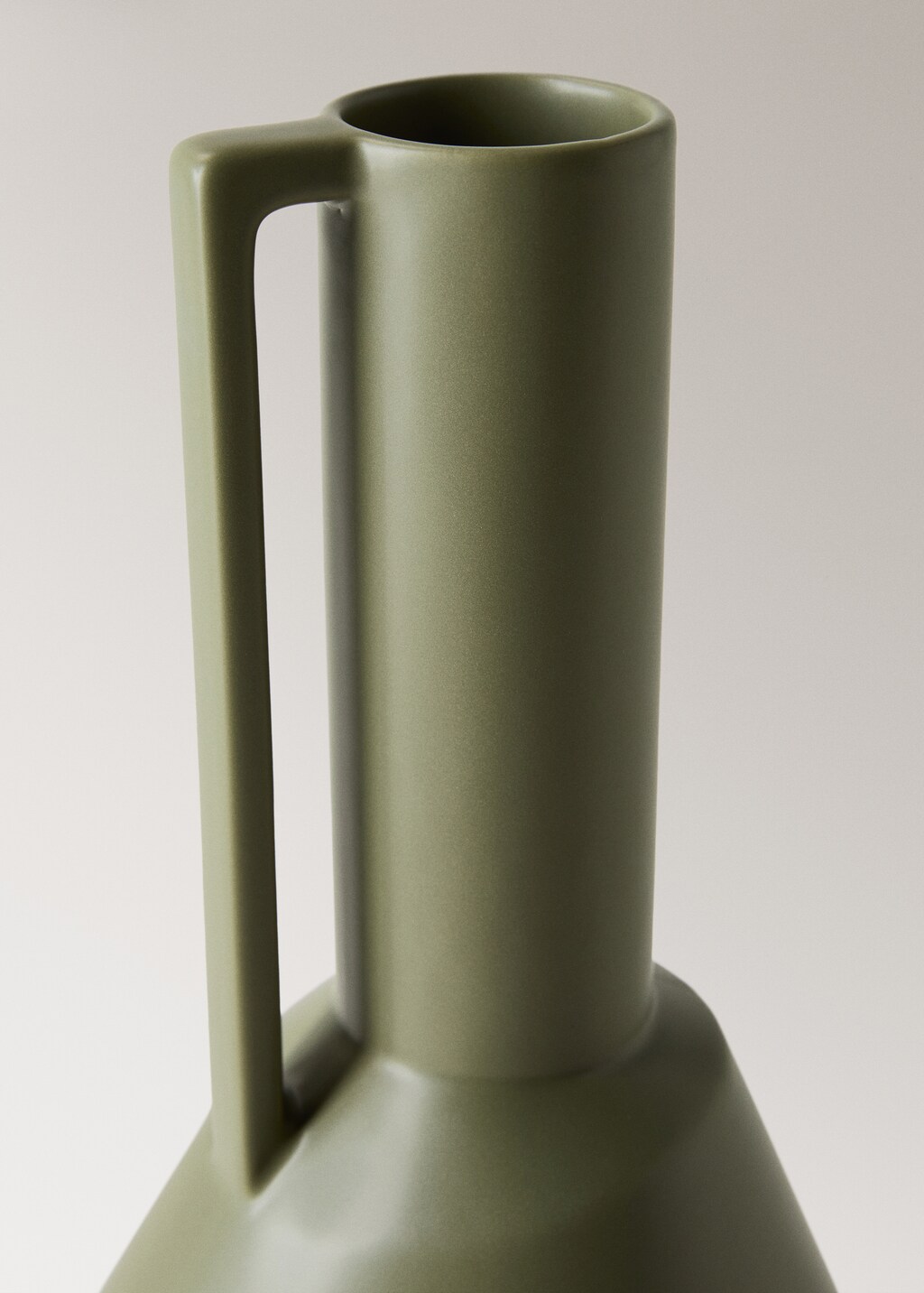 Earthenware vase with handle