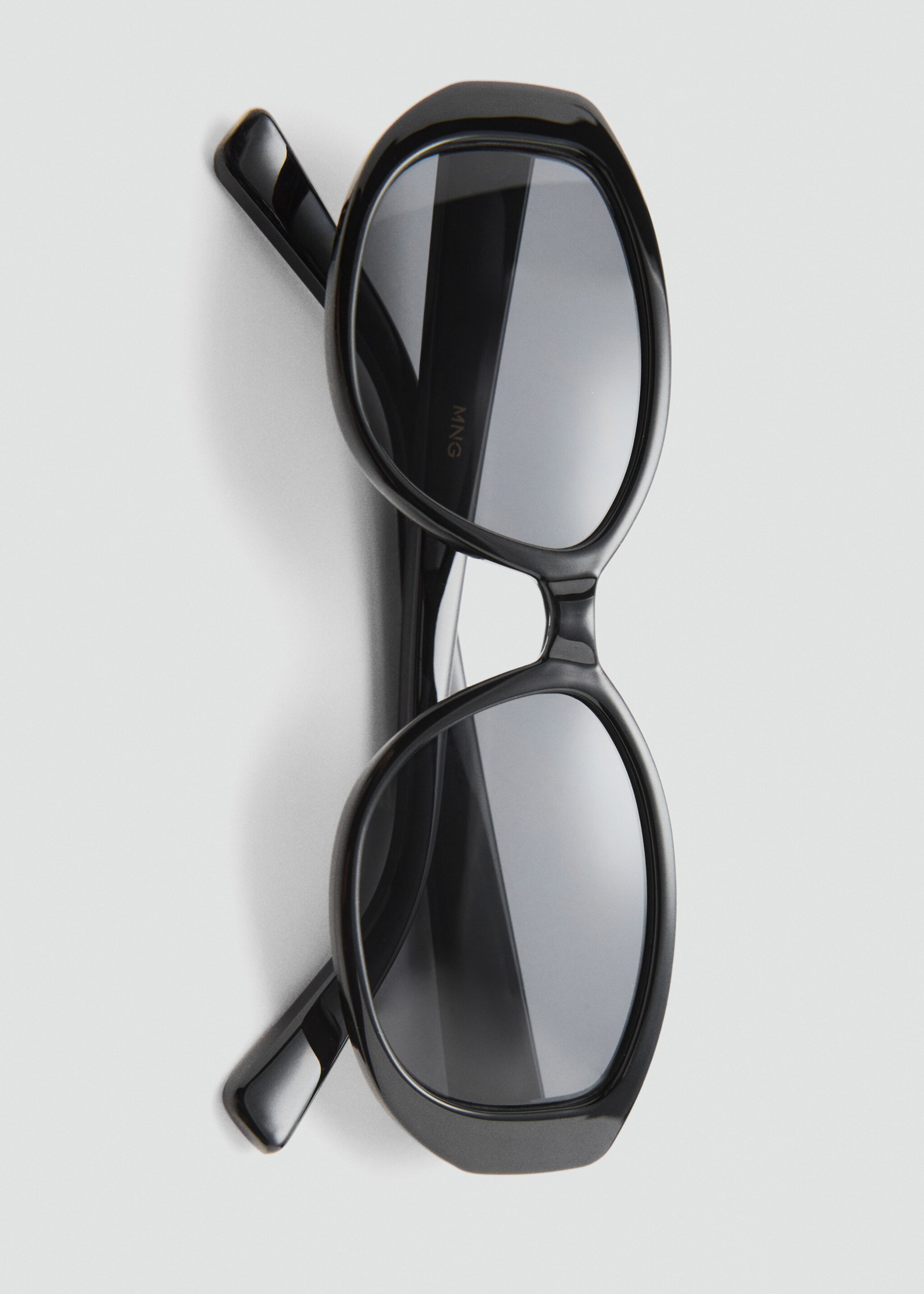Resin frame sunglasses - Details of the article 2
