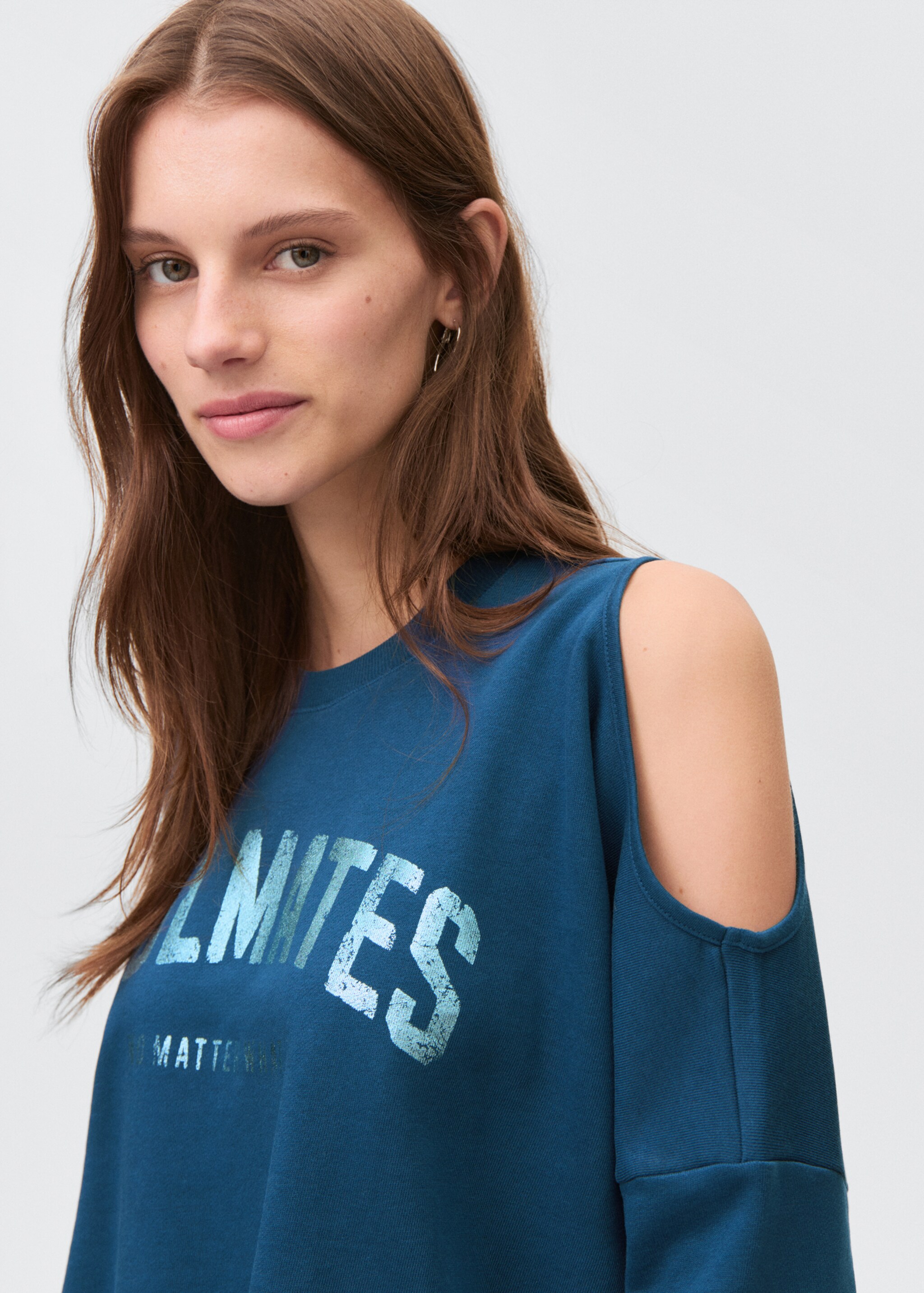 Printed sweatshirt with cut-out - Details of the article 2