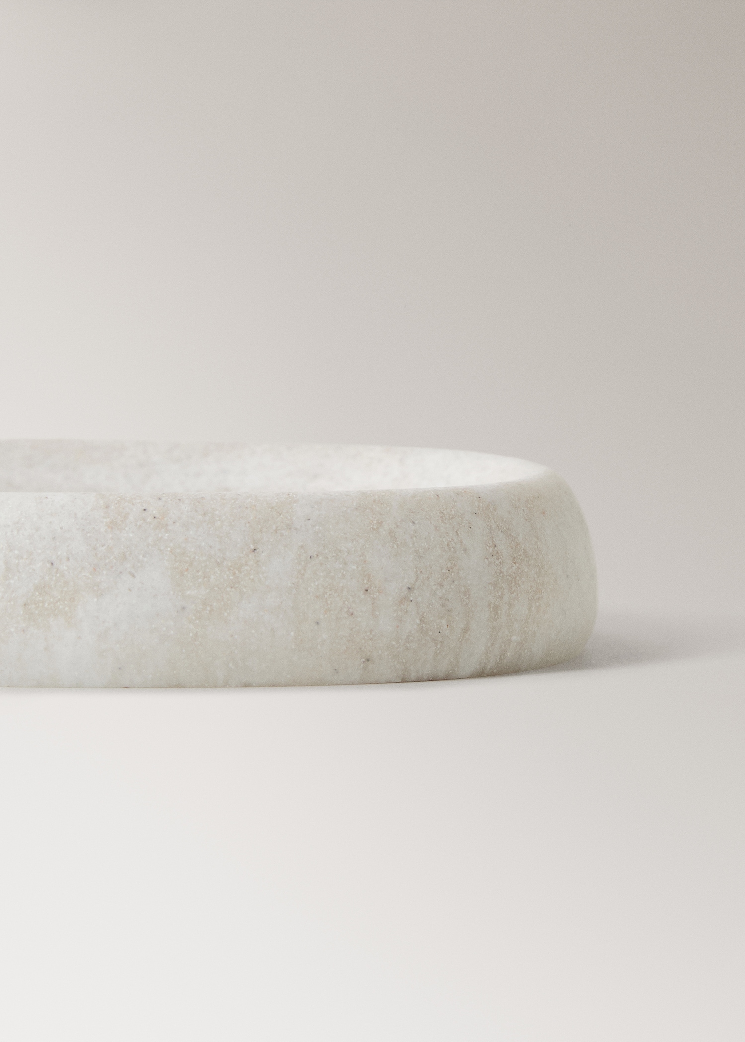 Marble-effect resin soap dish - Details of the article 1