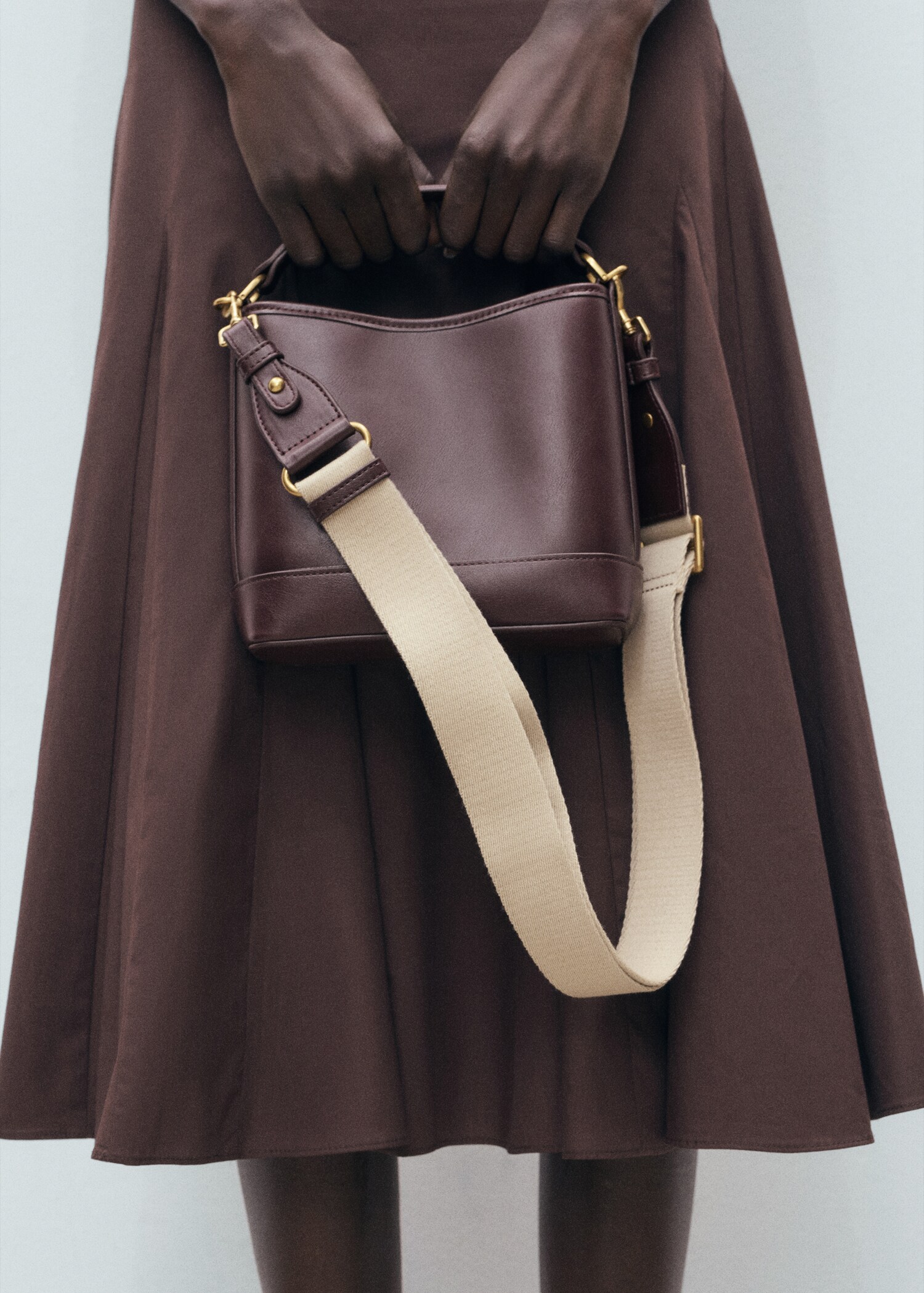 Bolso bucket tamaño pequeño - Detalle del artículo 9