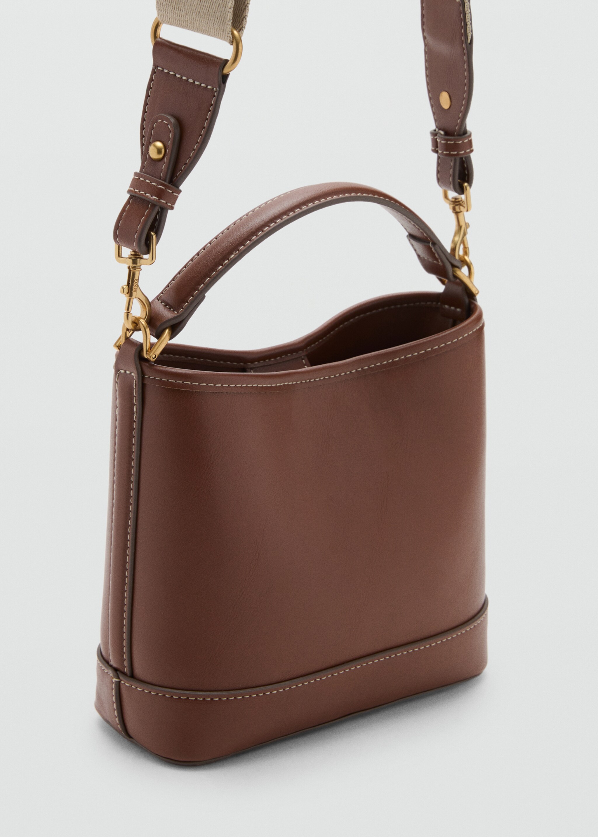 Bolso bucket tamaño pequeño - Plano medio