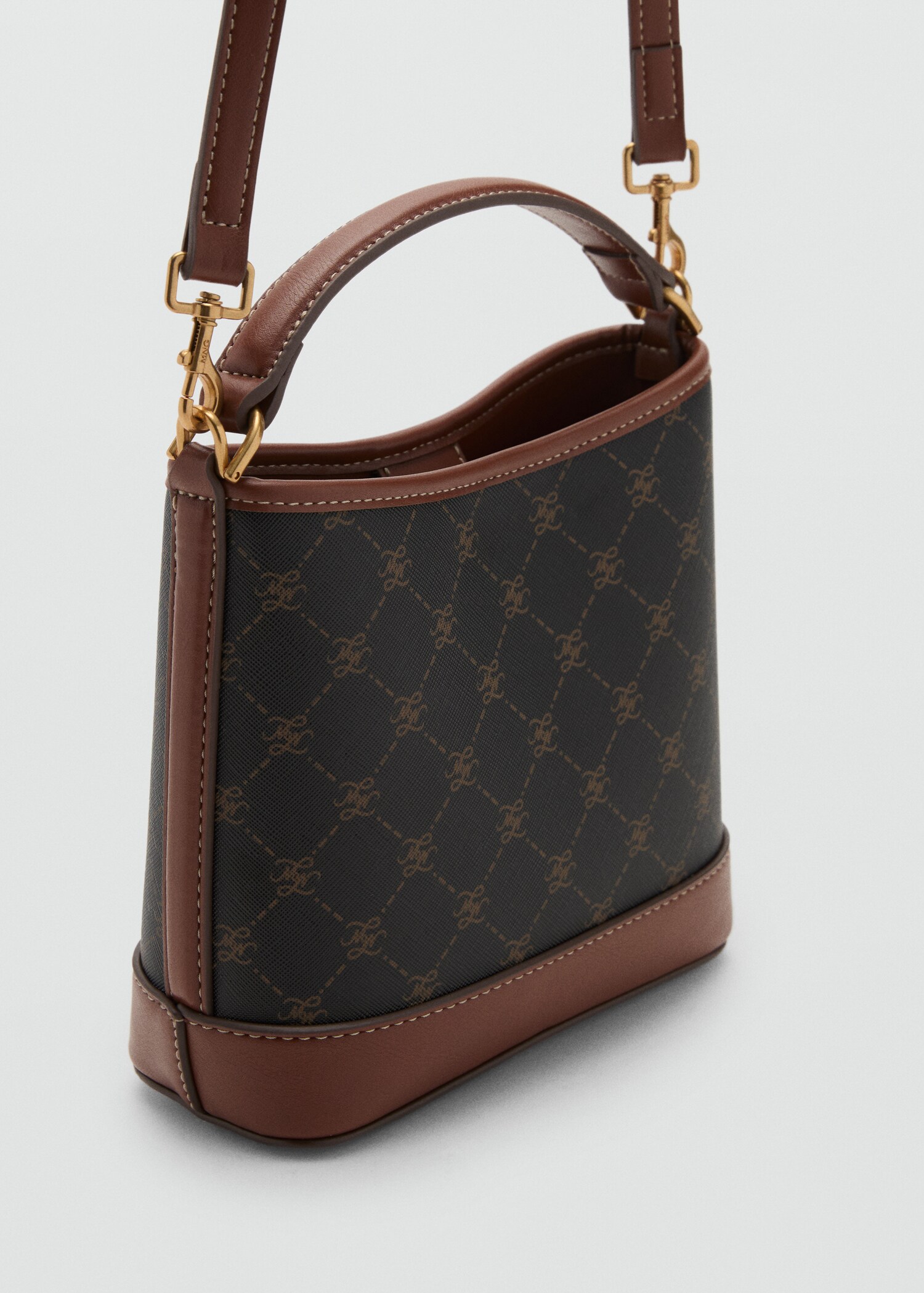 Bolso bucket estampado contraste - Plano medio