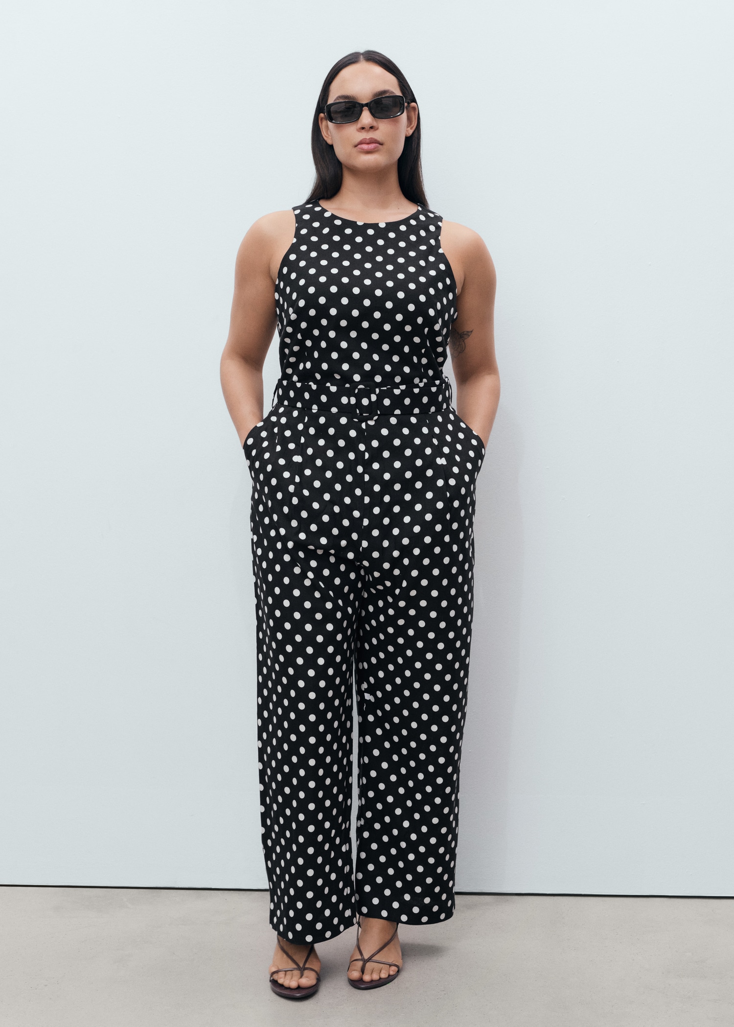 Linen jumpsuit with polka-dot belt - Details of the article 3