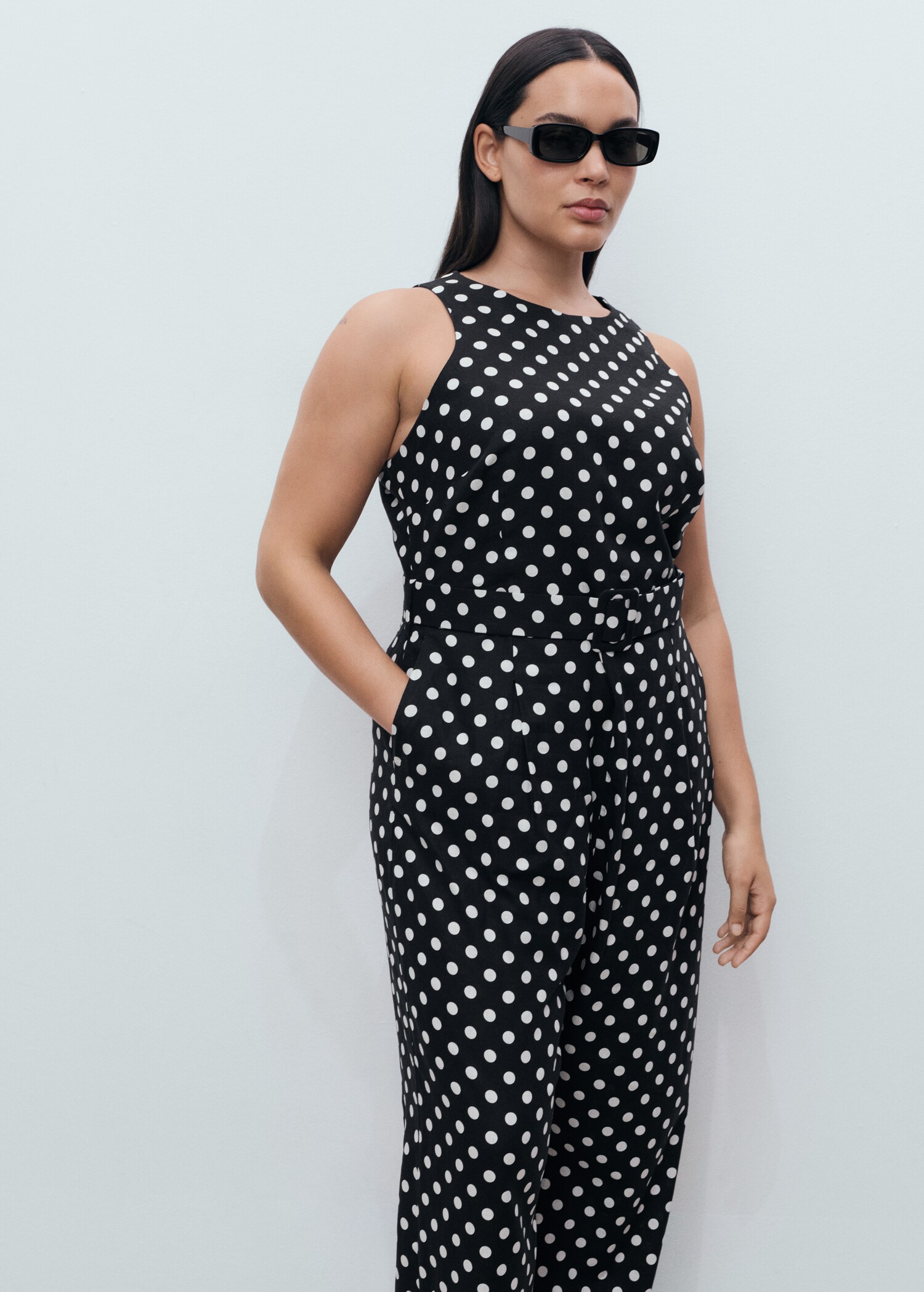 Linen jumpsuit with polka-dot belt - Details of the article 4