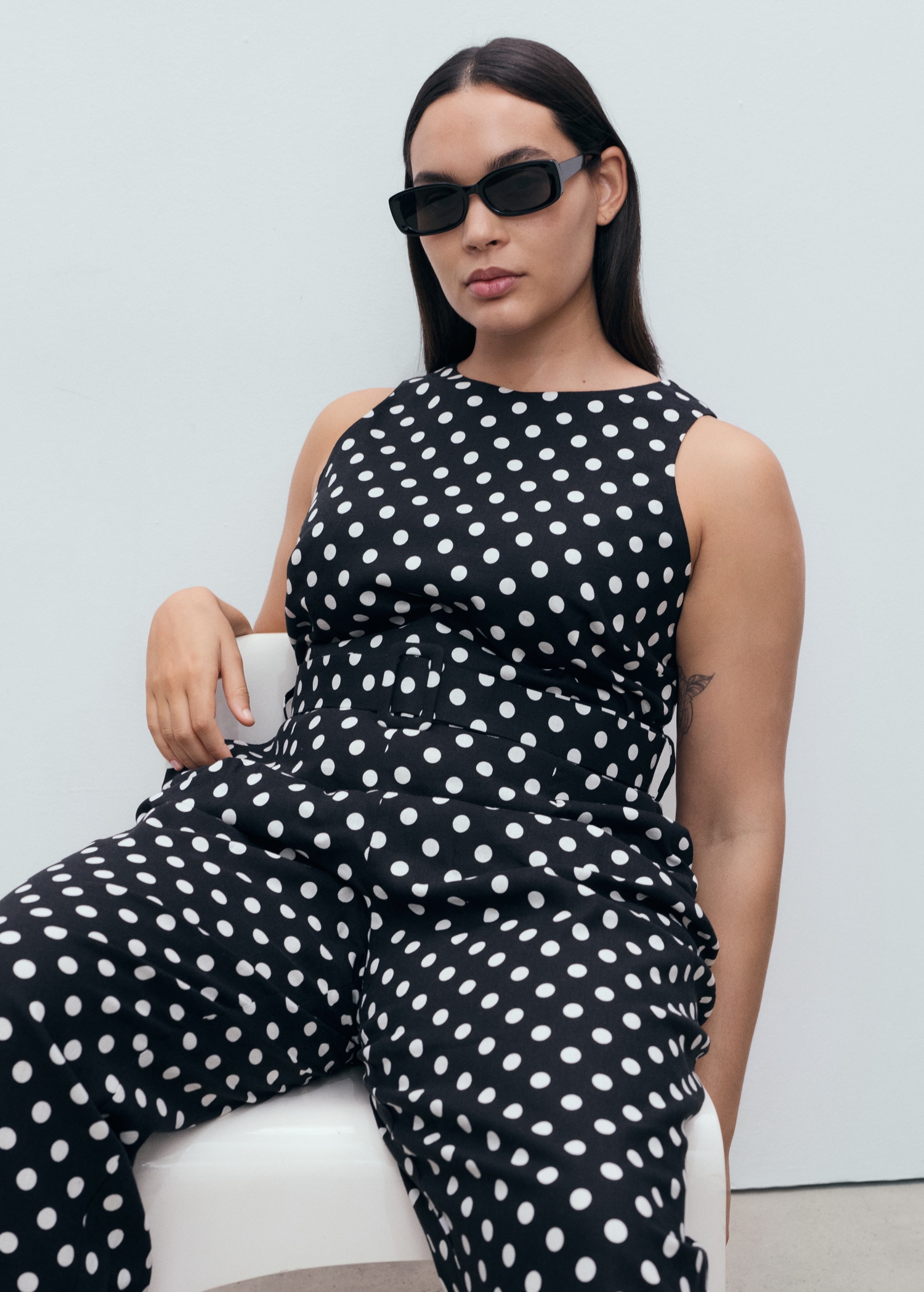 Linen jumpsuit with polka-dot belt - Details of the article 5