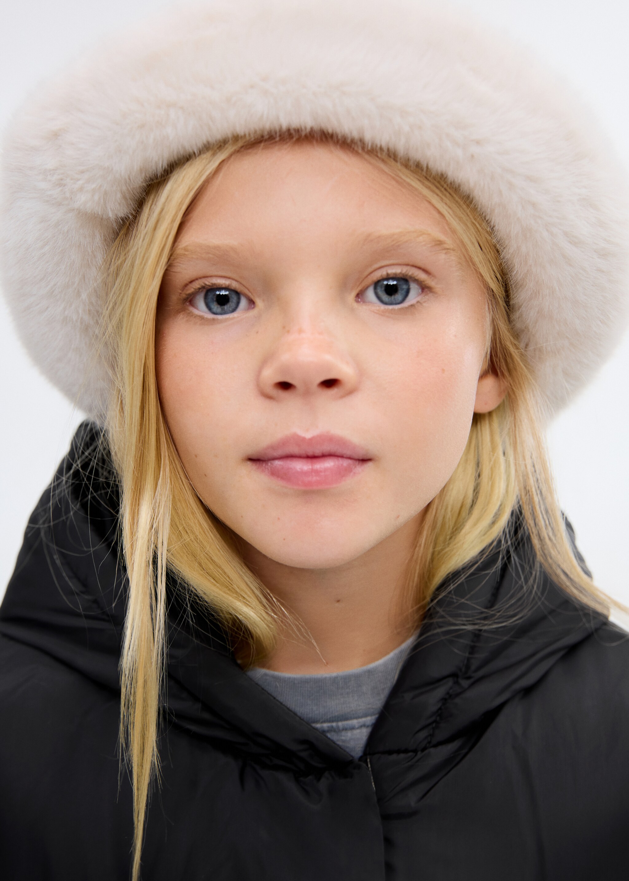 Hood quilted coat - Details of the article 1, Black. Ref: 17043273-00.