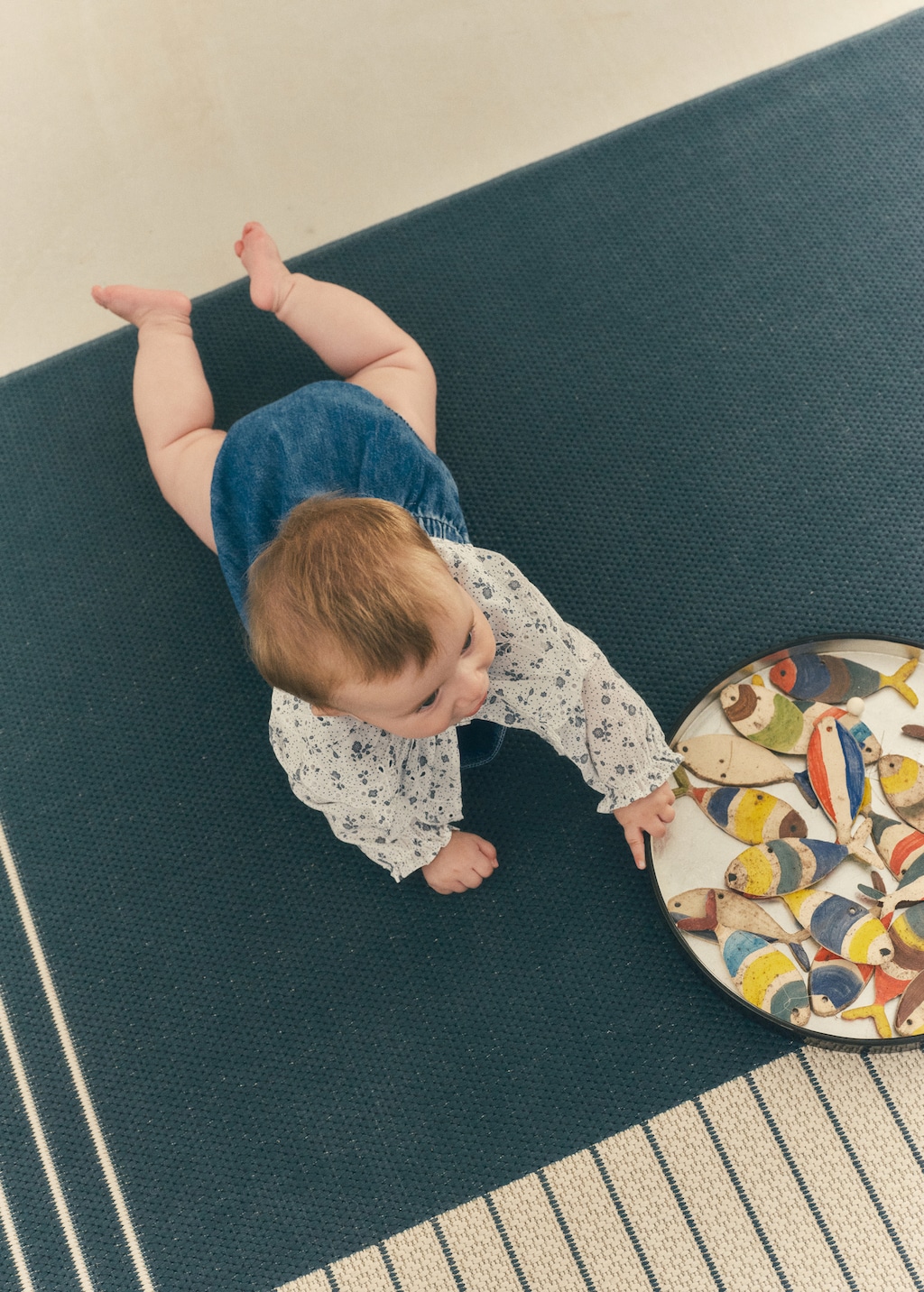 Embroidered babydoll-collar blouse
