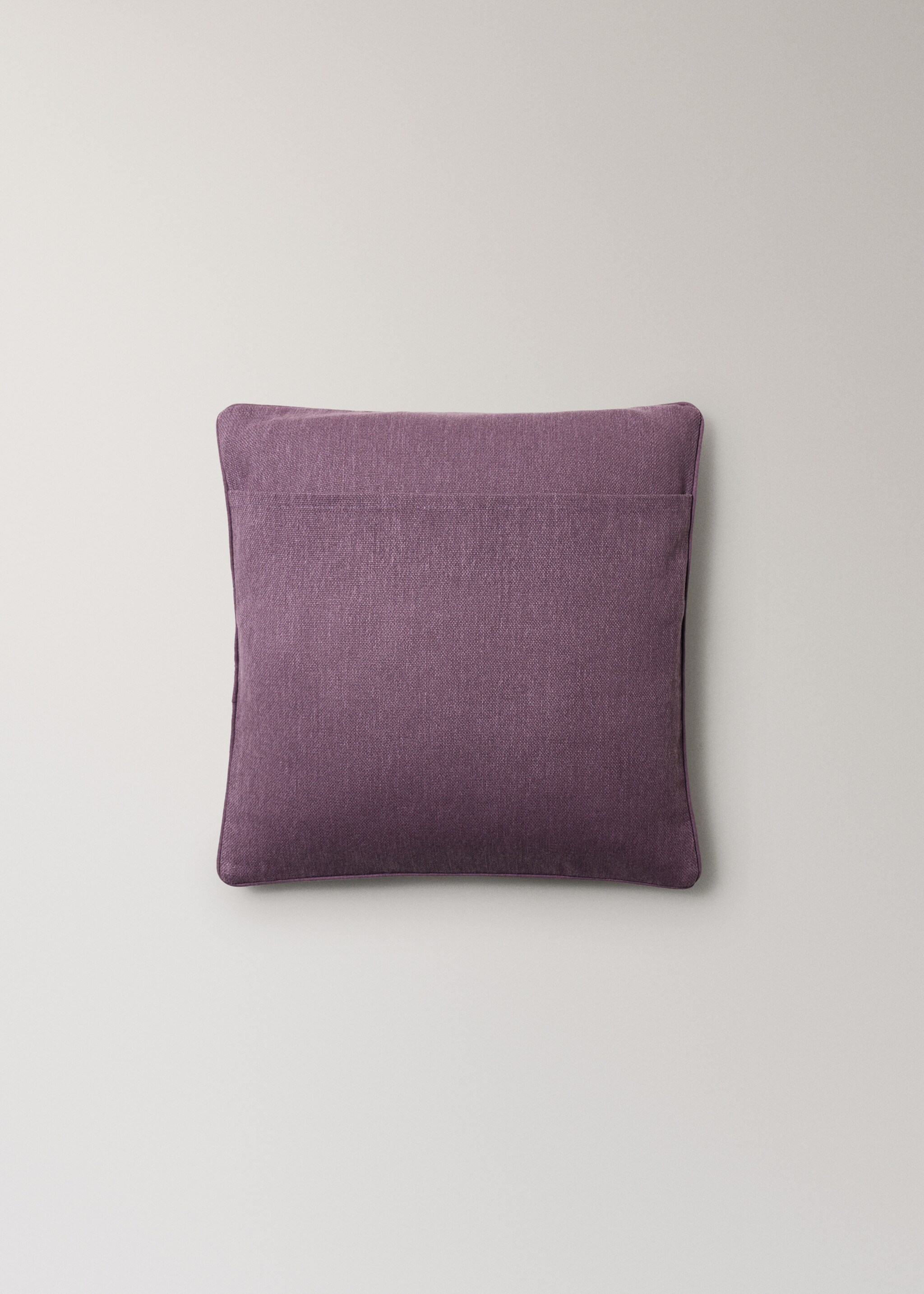Piping cushion cover 45x45cm - Details of the article 1, Dark Red. Ref: 17043310-00.