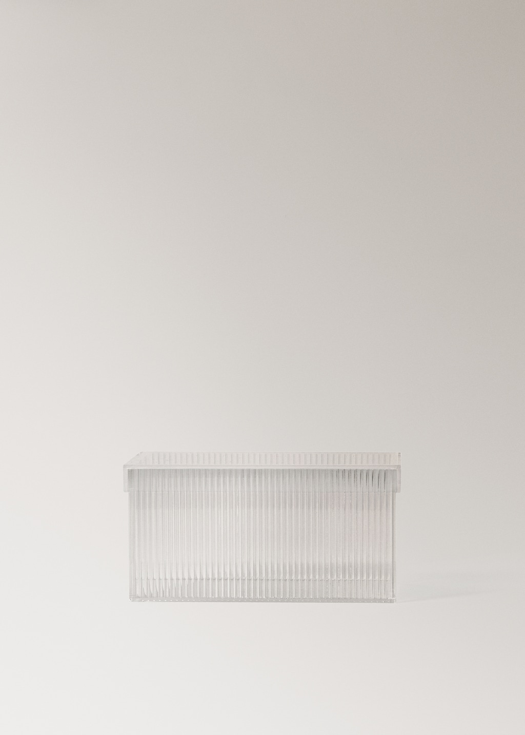 Medium transparent box