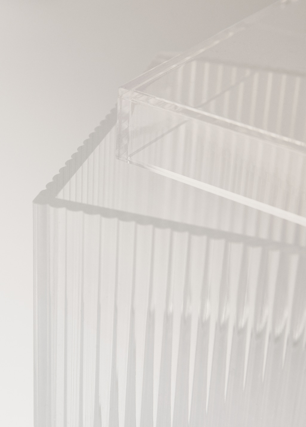 Medium transparent box