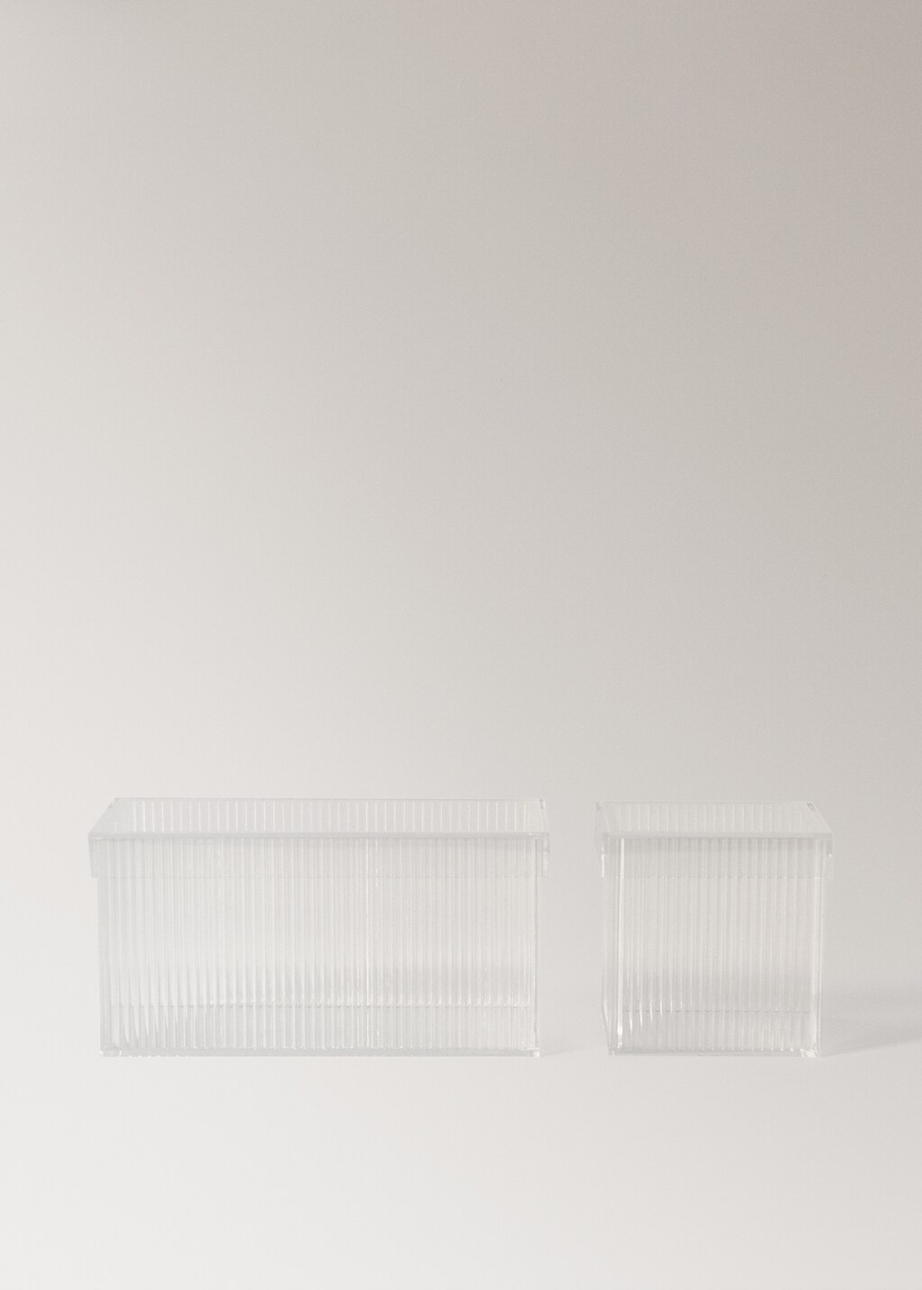 Medium transparent box