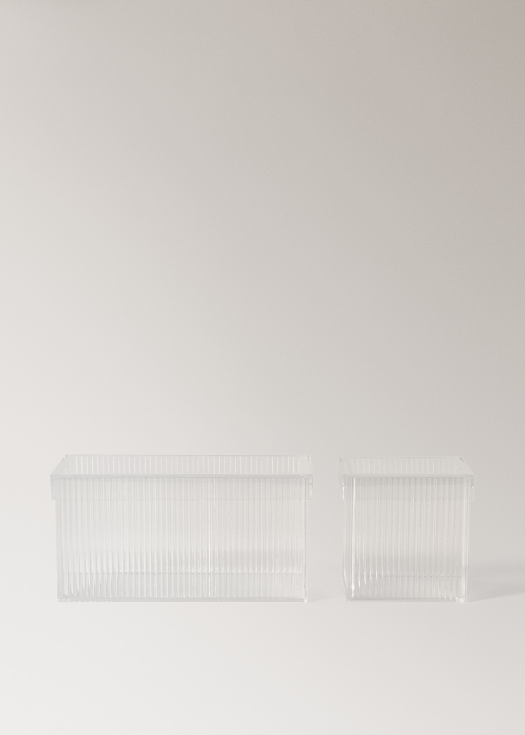 Medium transparent box