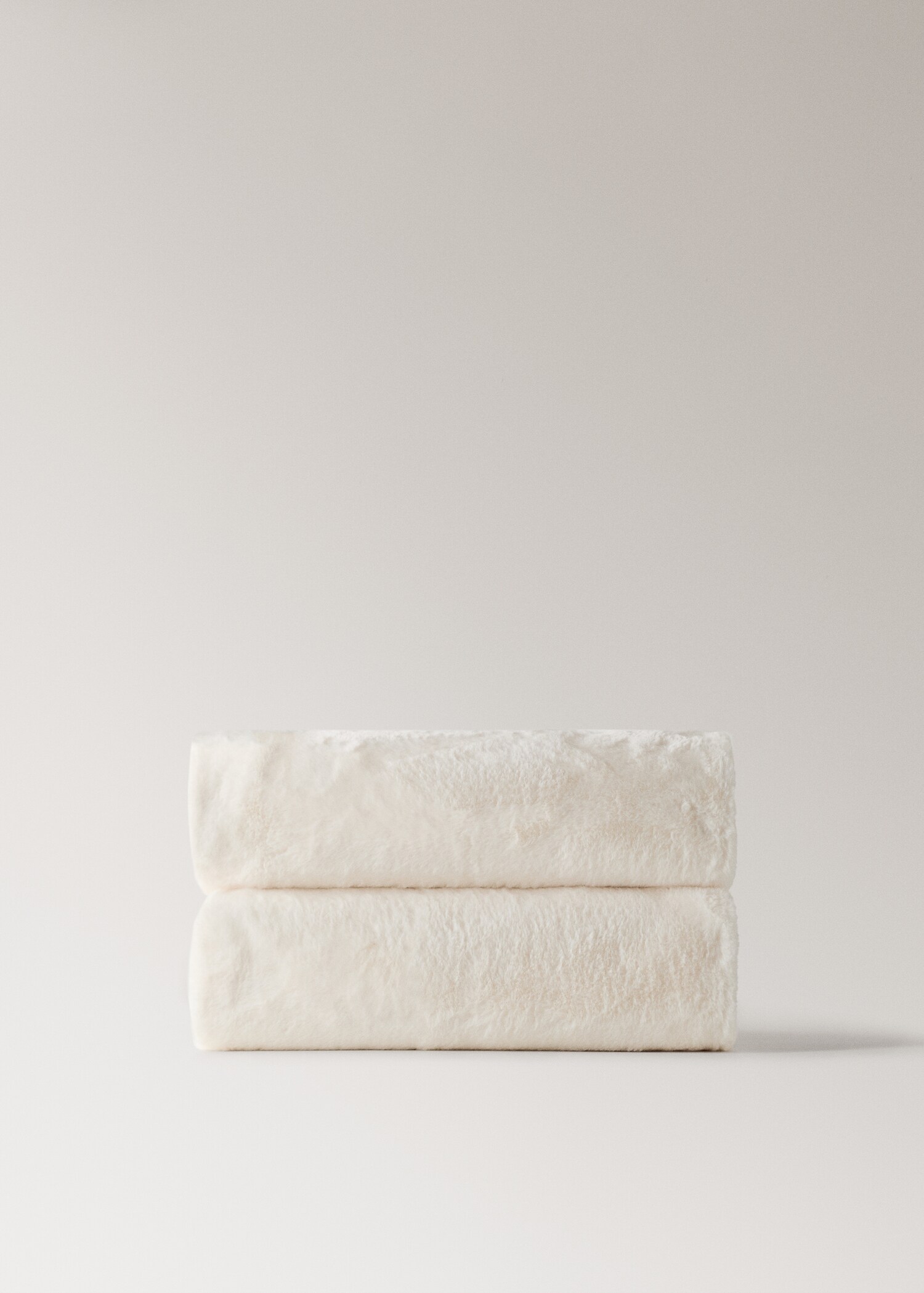 Large double-faced fur-effect blanket - Article without model
