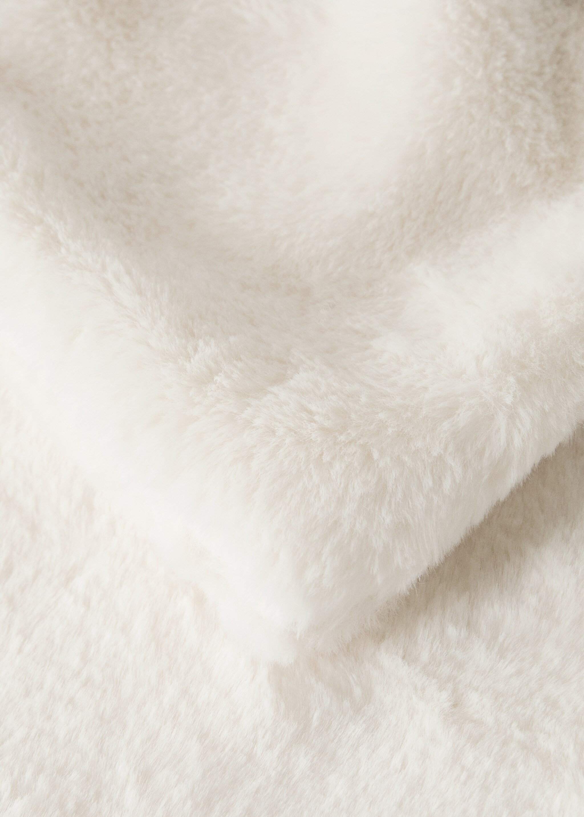 Large double-faced fur-effect blanket - Details of the article 2, Ivory White. Ref: 17043313-00.