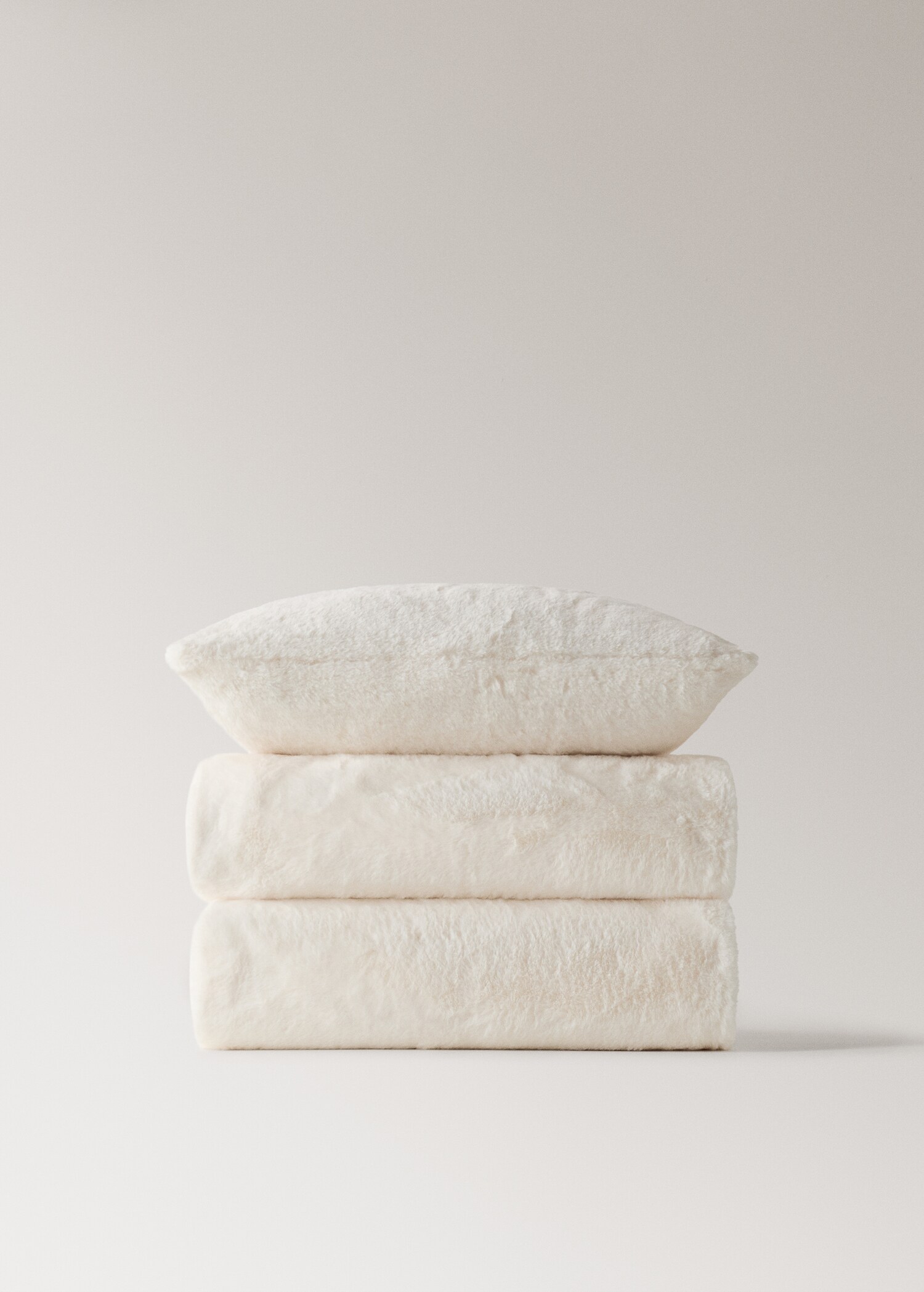 Large double-faced fur-effect blanket - Details of the article 3