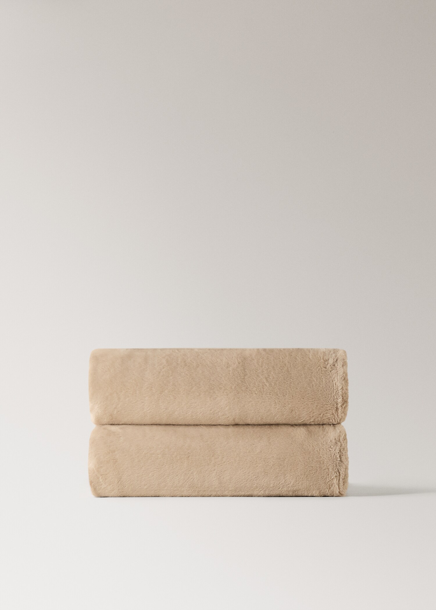 Large double-faced fur-effect blanket - Article without model