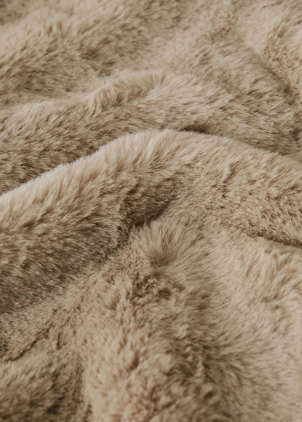 double-faced fur-effect blanket