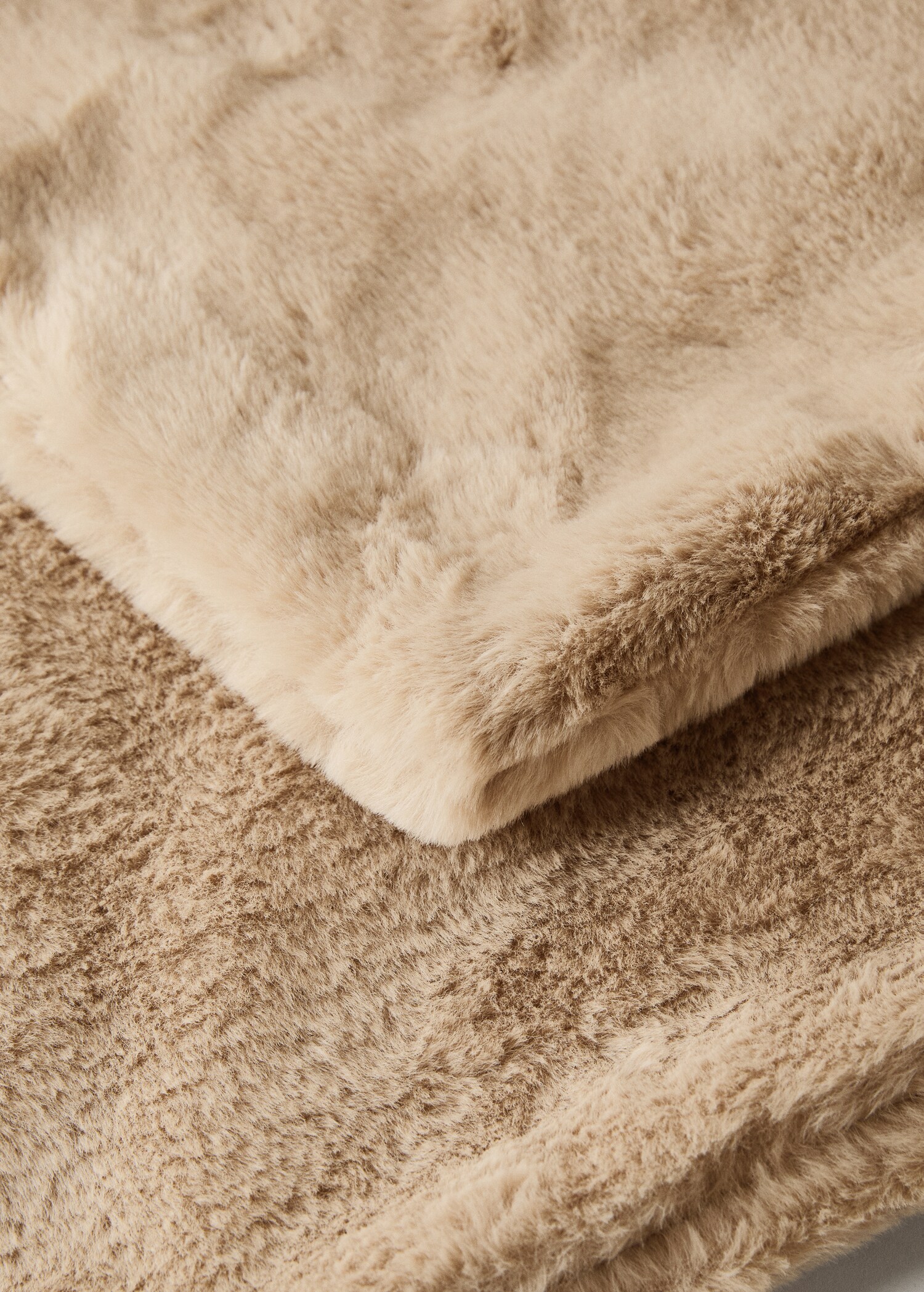 Large double-faced fur-effect blanket - Details of the article 2