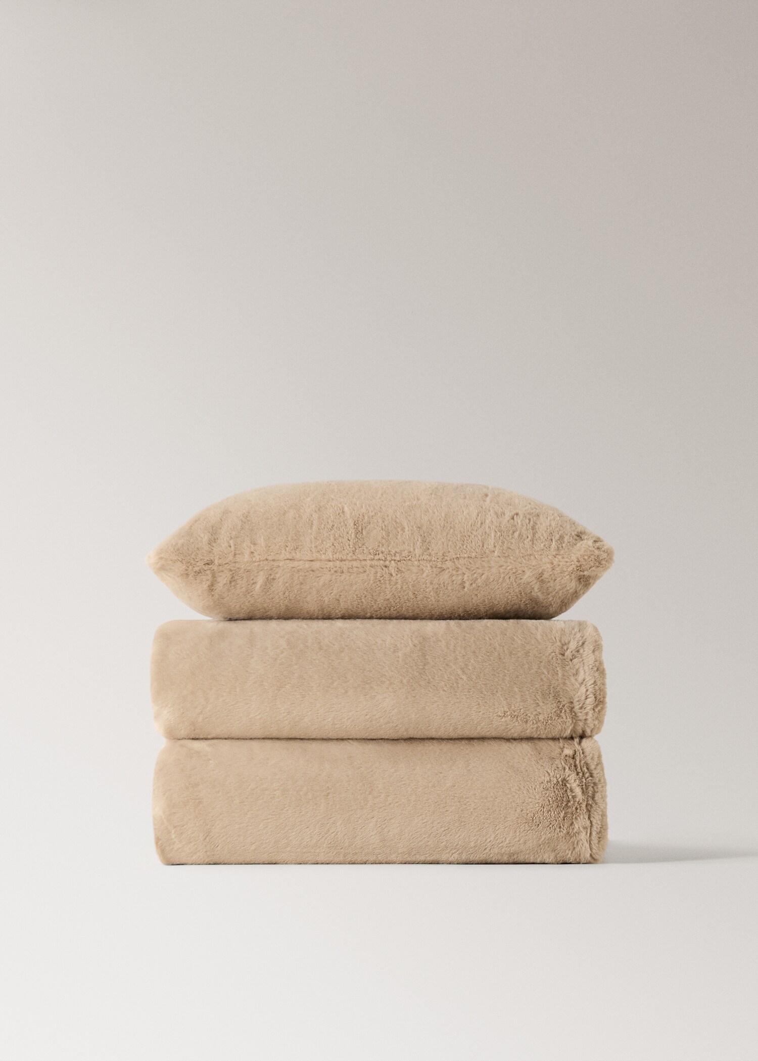 Large double-faced fur-effect blanket - Details of the article 3
