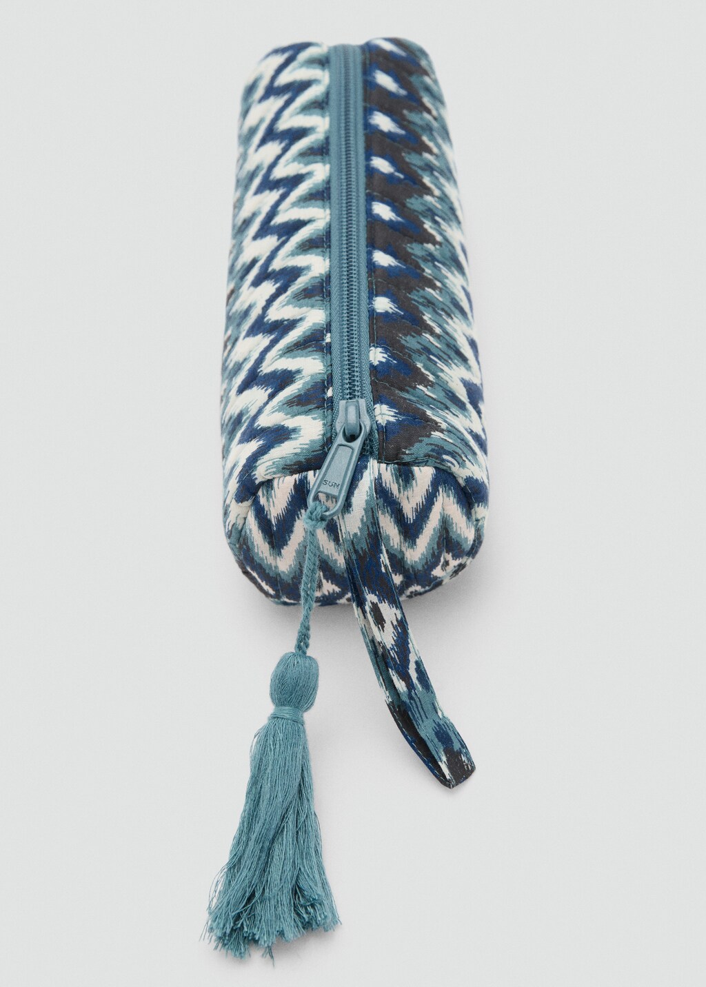 Case with ethnic print