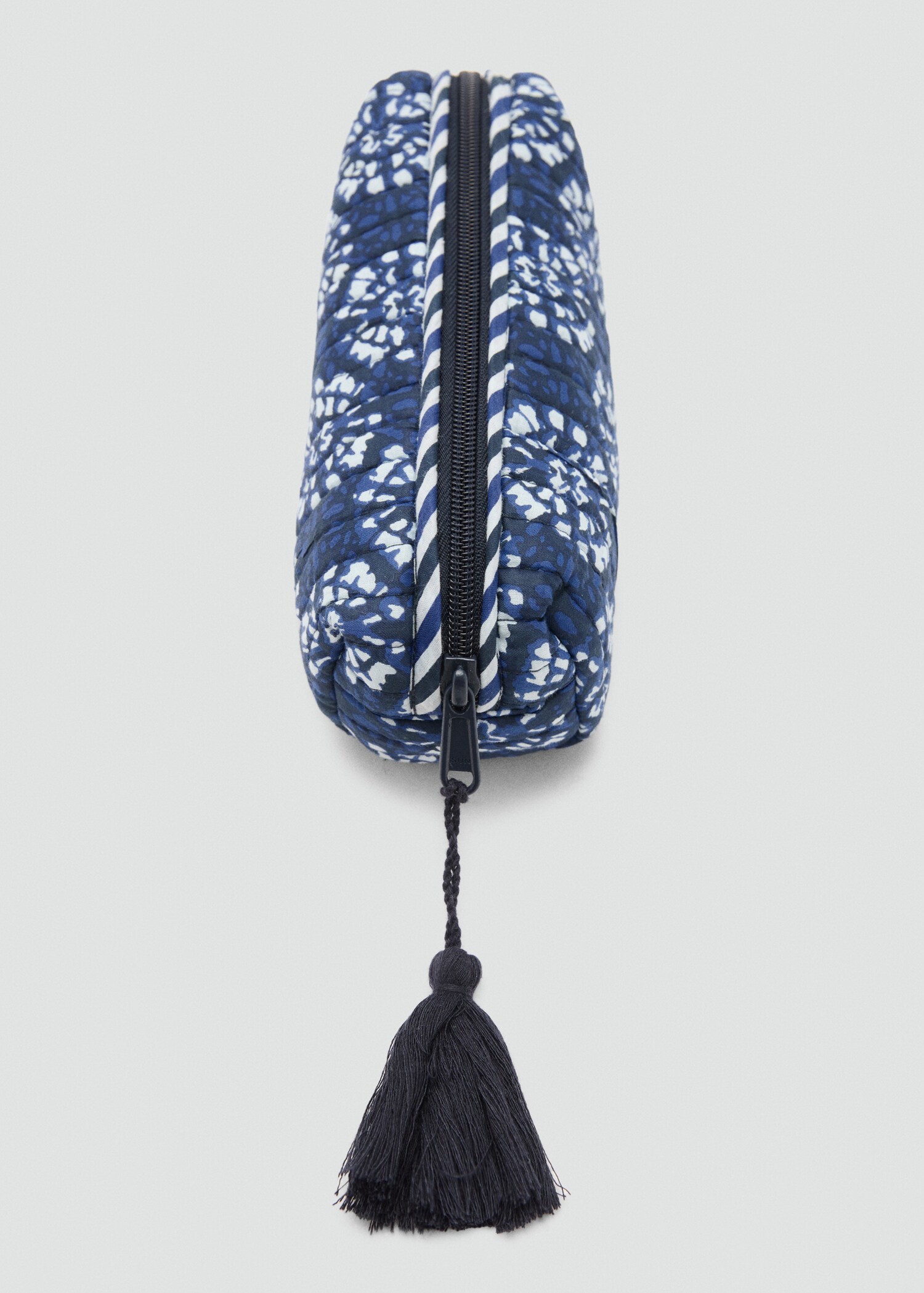 Case with ethnic print - Details of the article 1