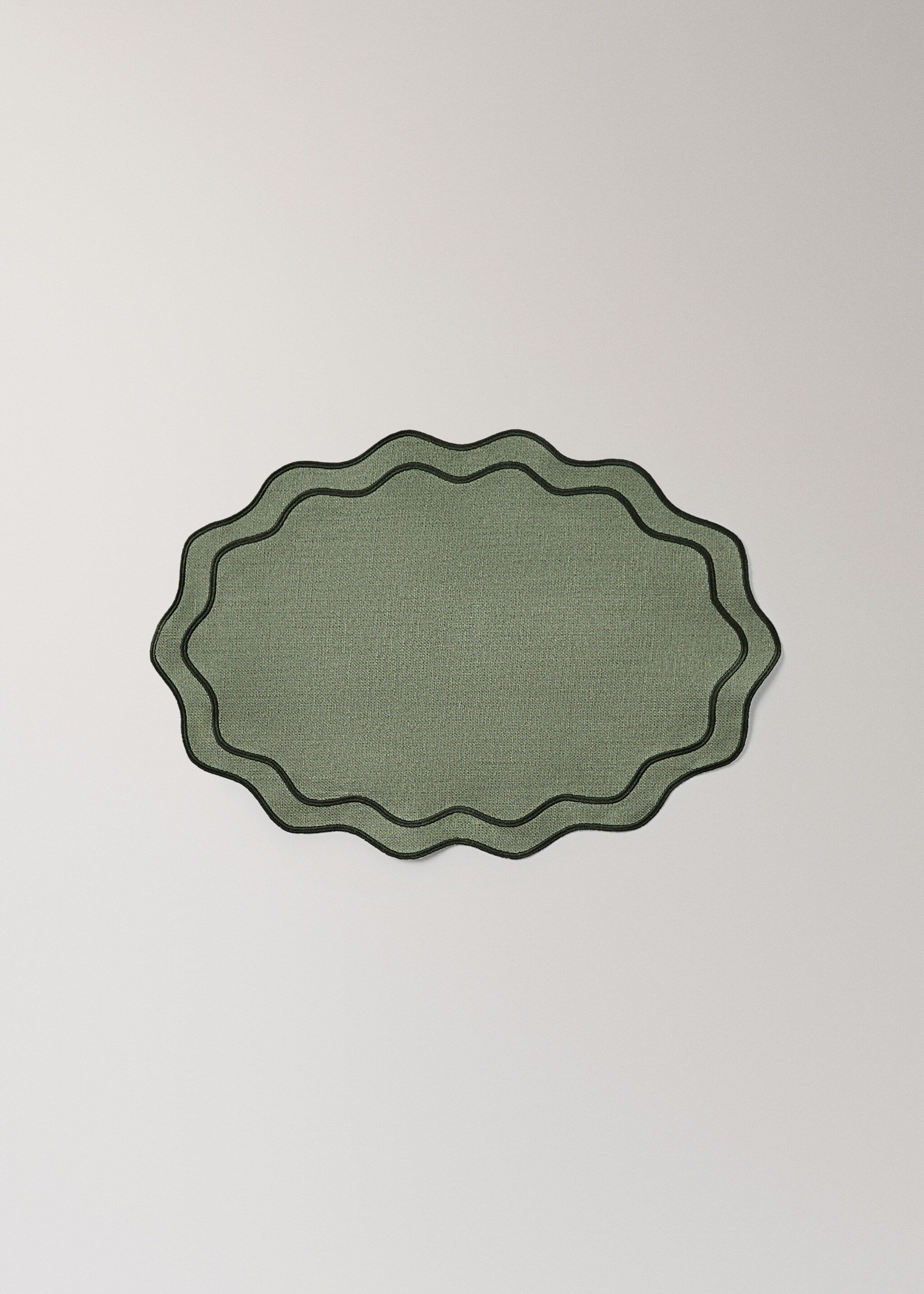 Cotton resin-coated wave placemat - Article without model, Medium Green. Ref: 17043321-00.